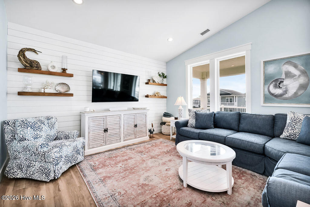 100560016 | Photo 25