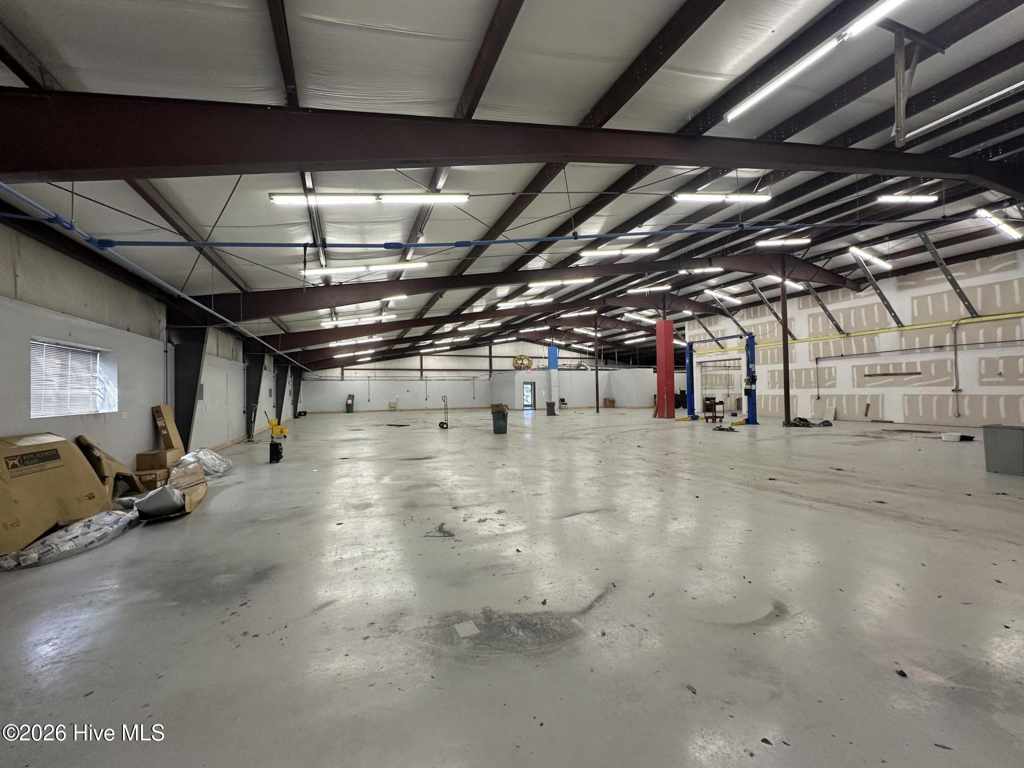 Heated and cooled warehouse