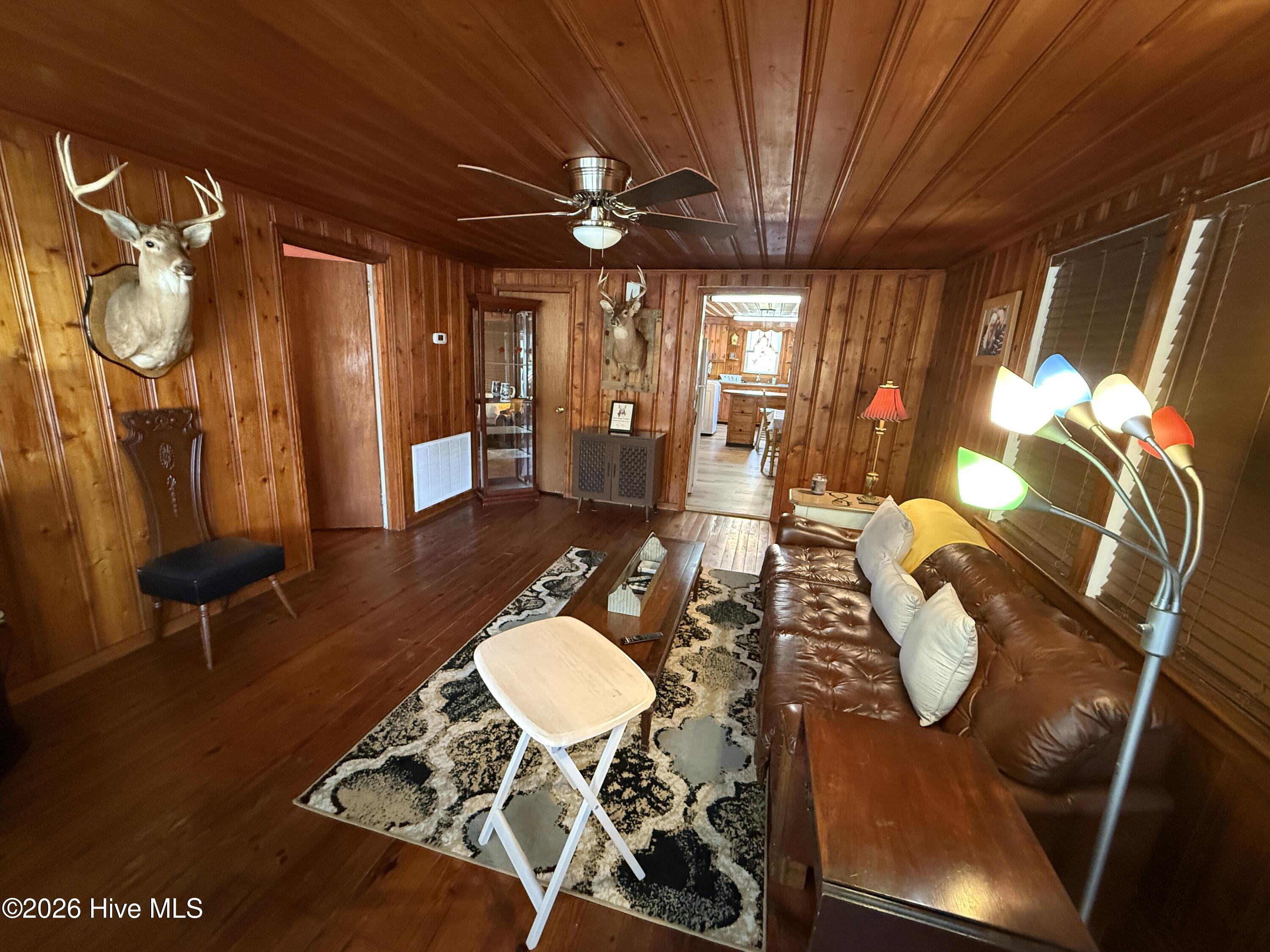 100564685 | Photo 24