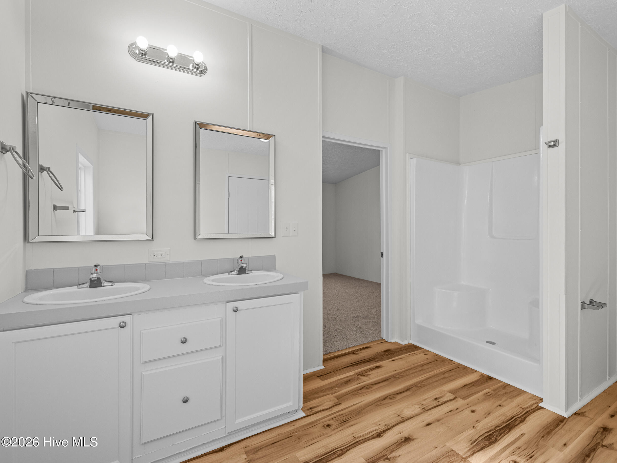 100560280 | Photo 27