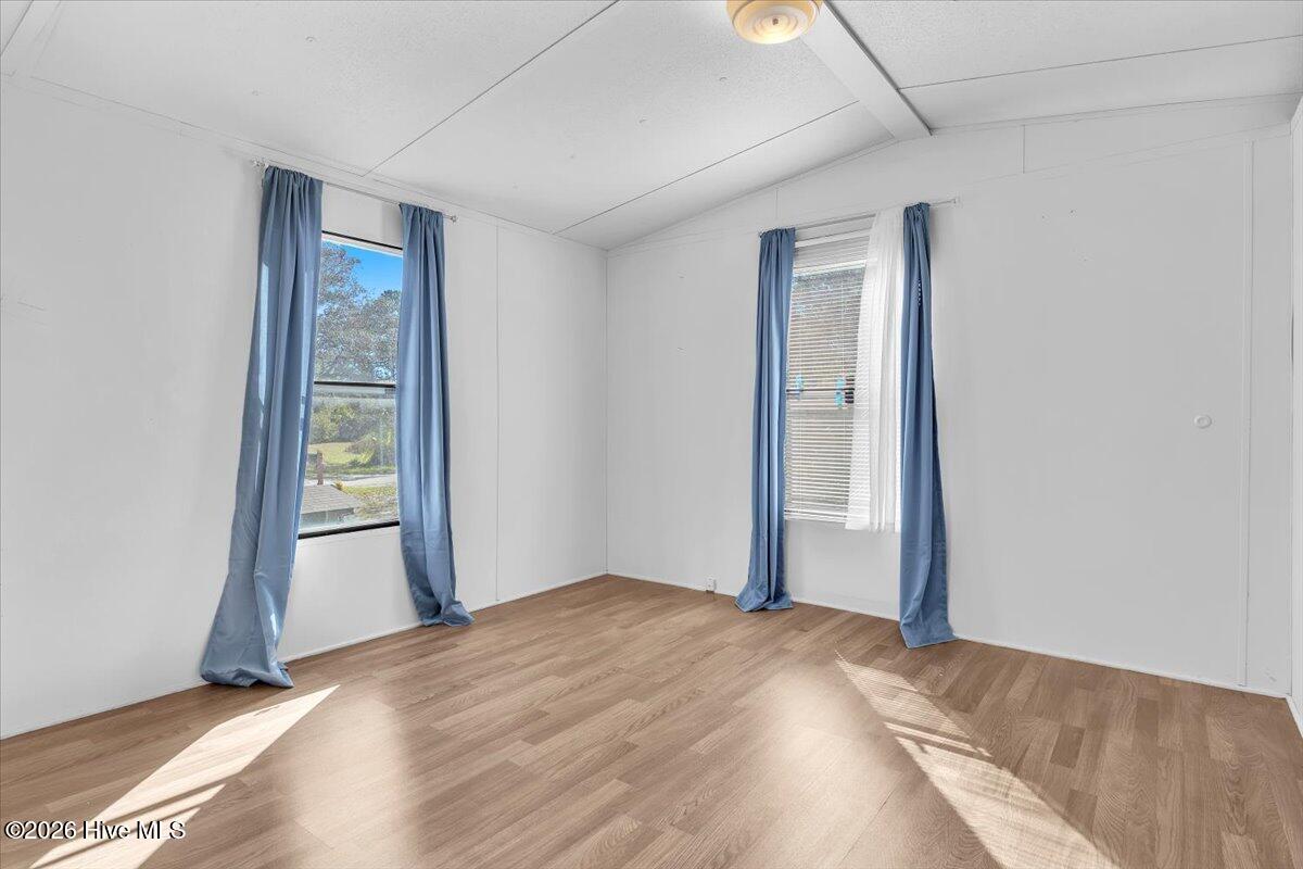 100549711 | Photo 20