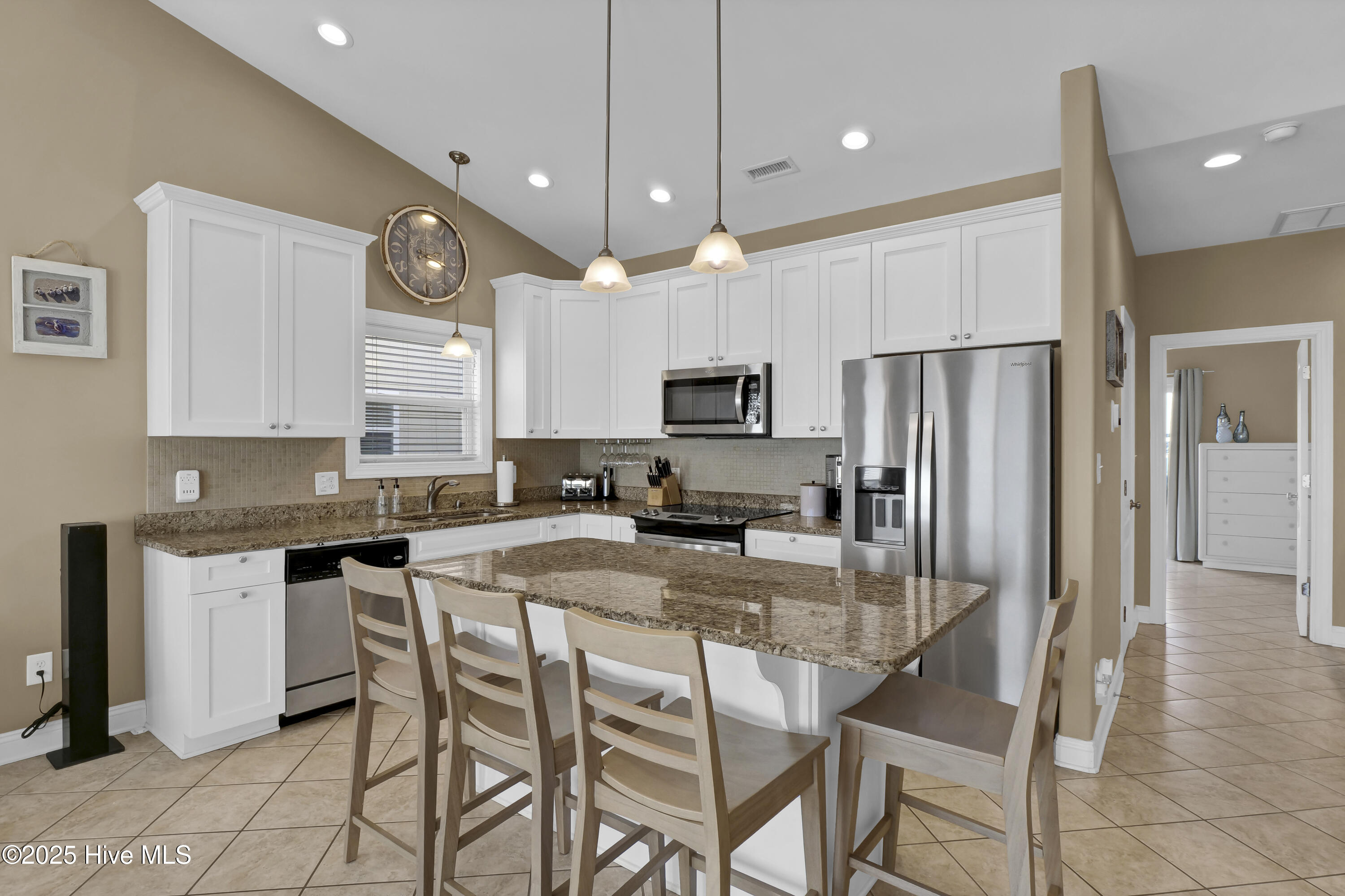 100535272 | Photo 43