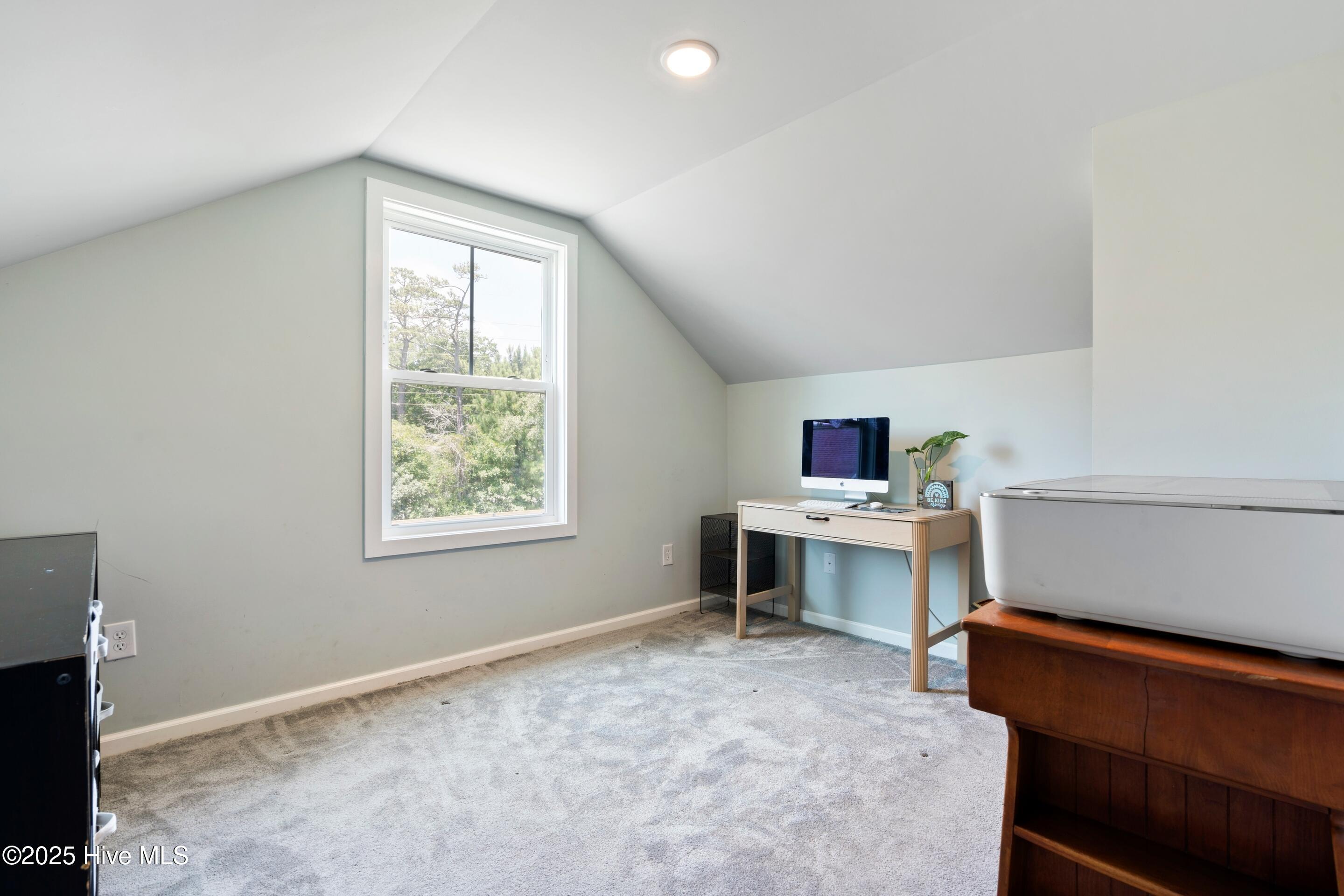 100567642 | Photo 34