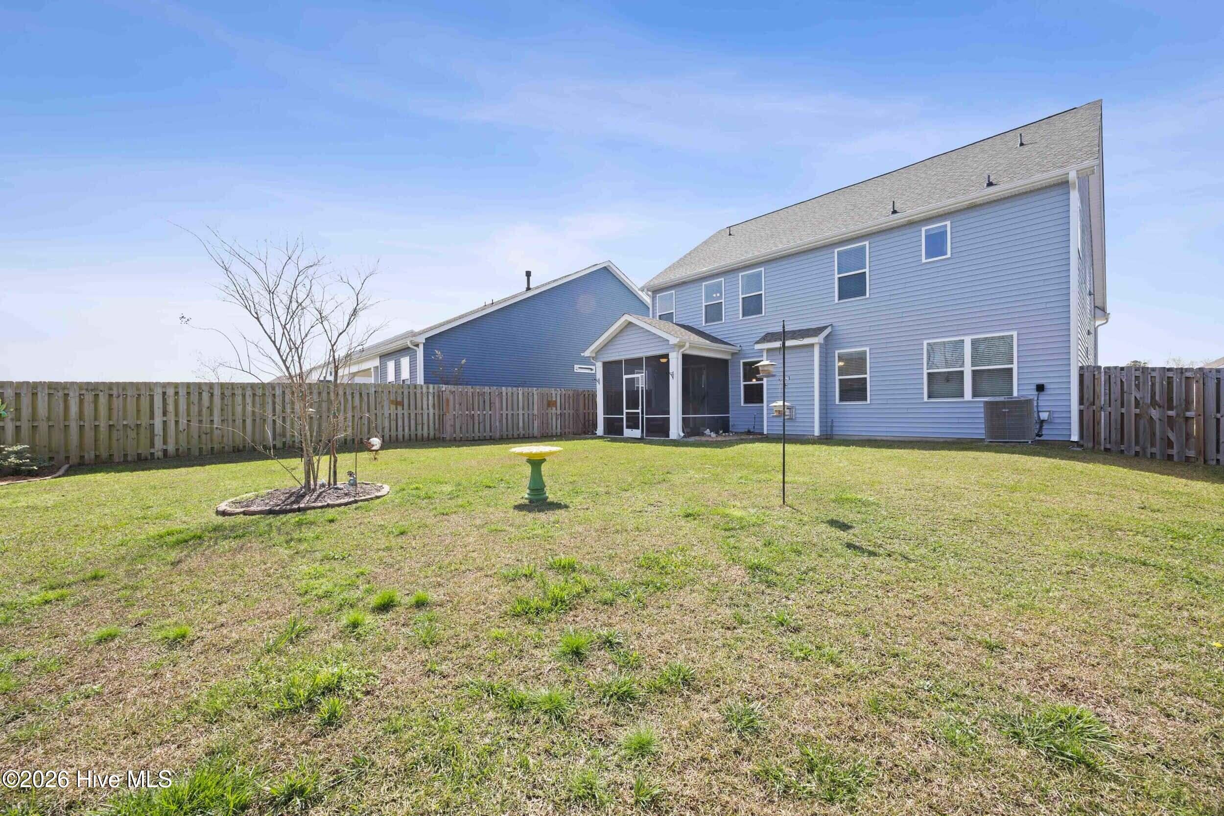 100561686 | Photo 43