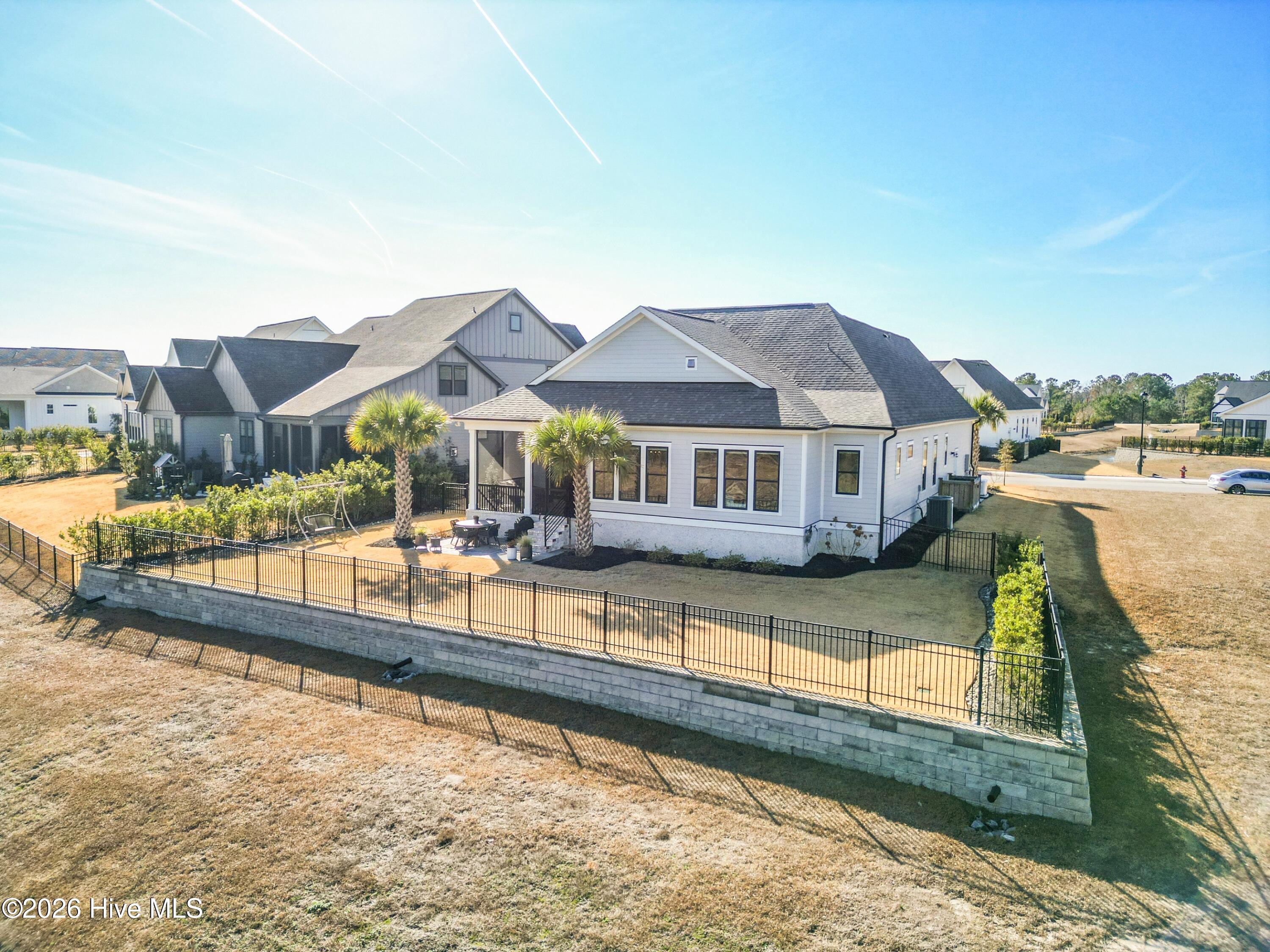 100546830 | Photo 76