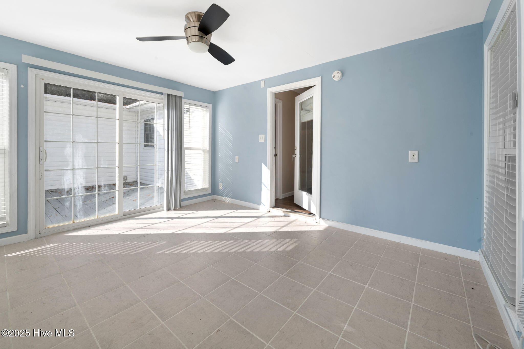 100543210 | Photo 17