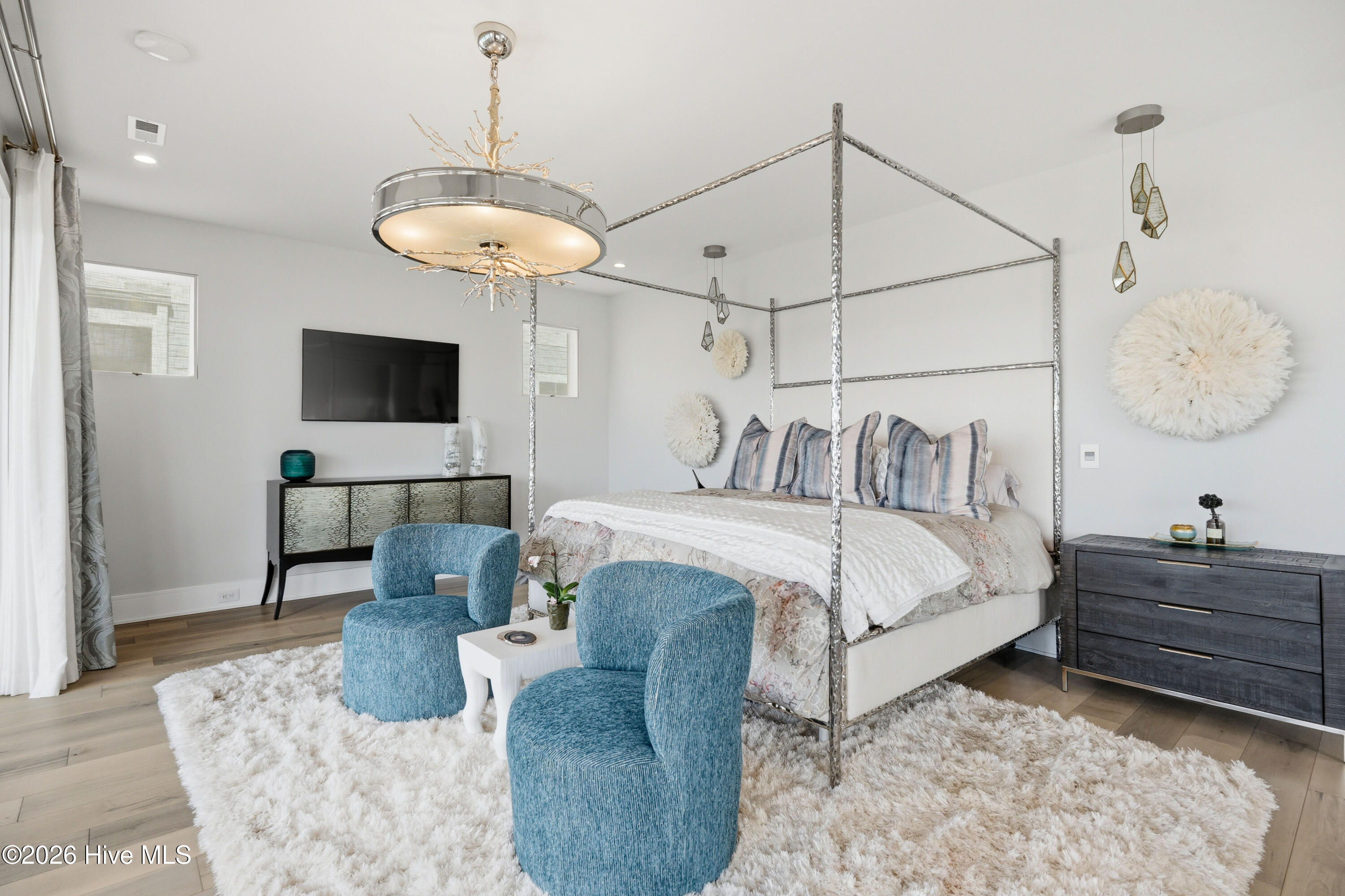 100567165 | Photo 38