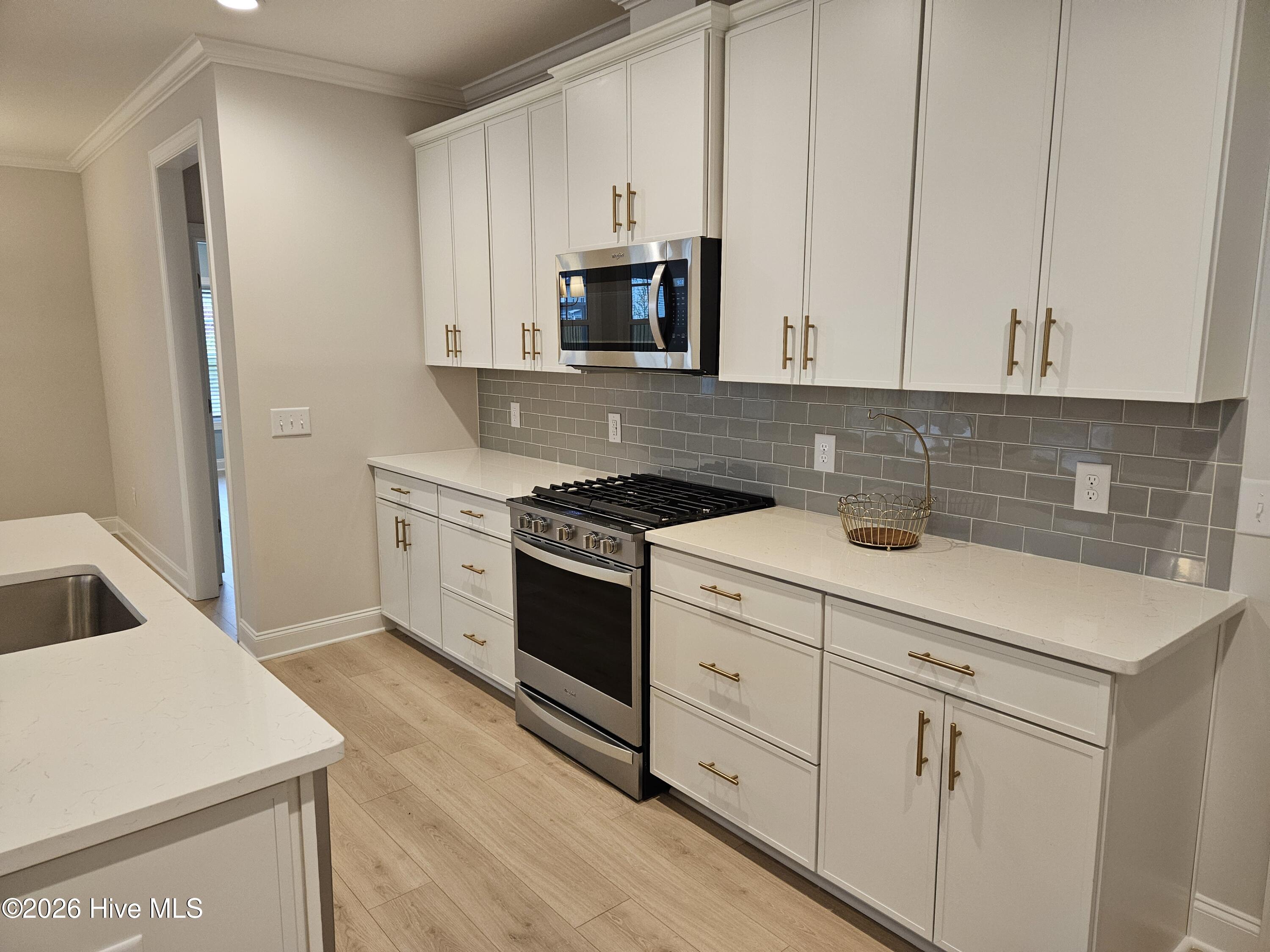 100569103 | Photo 11