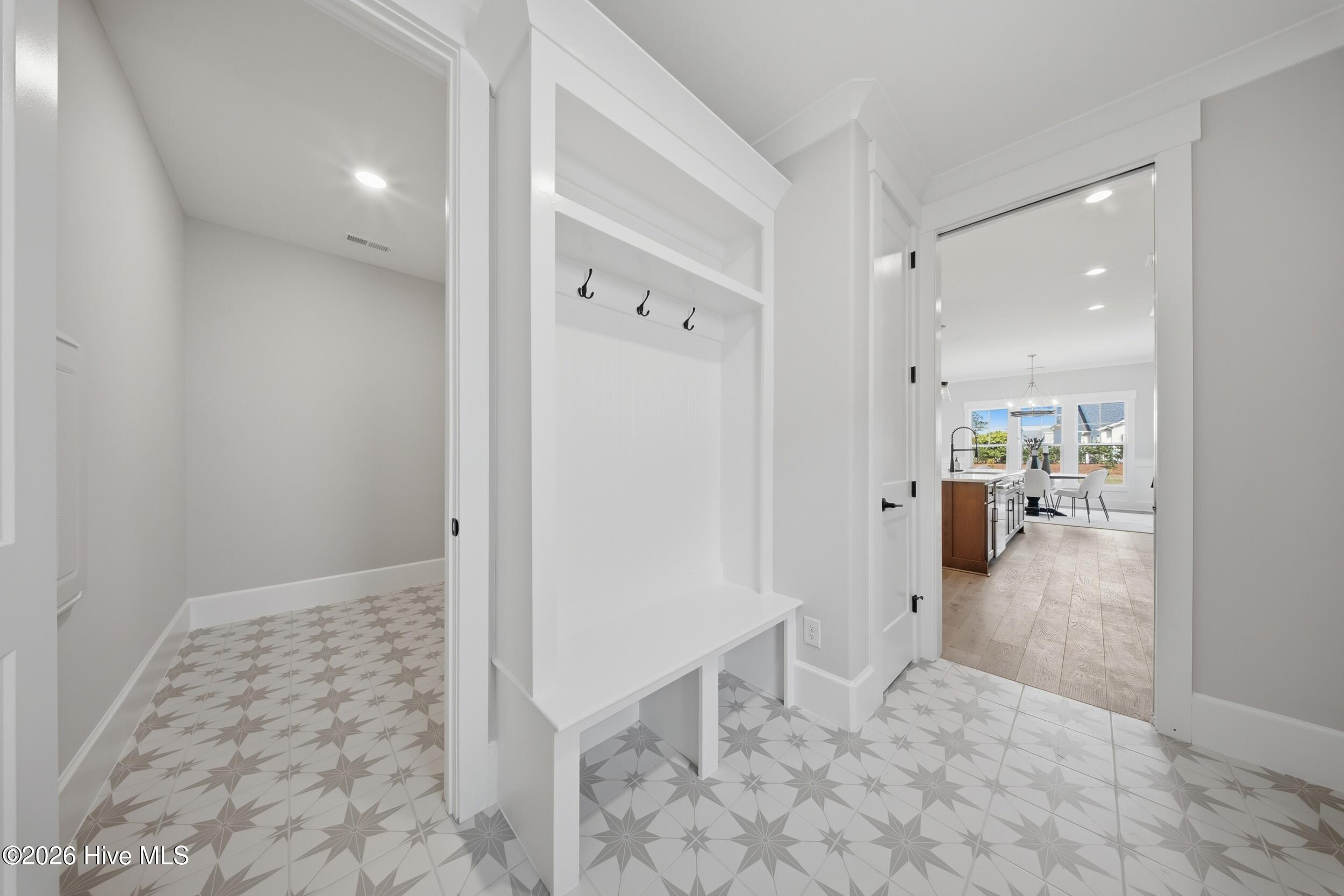 100567785 | Photo 66