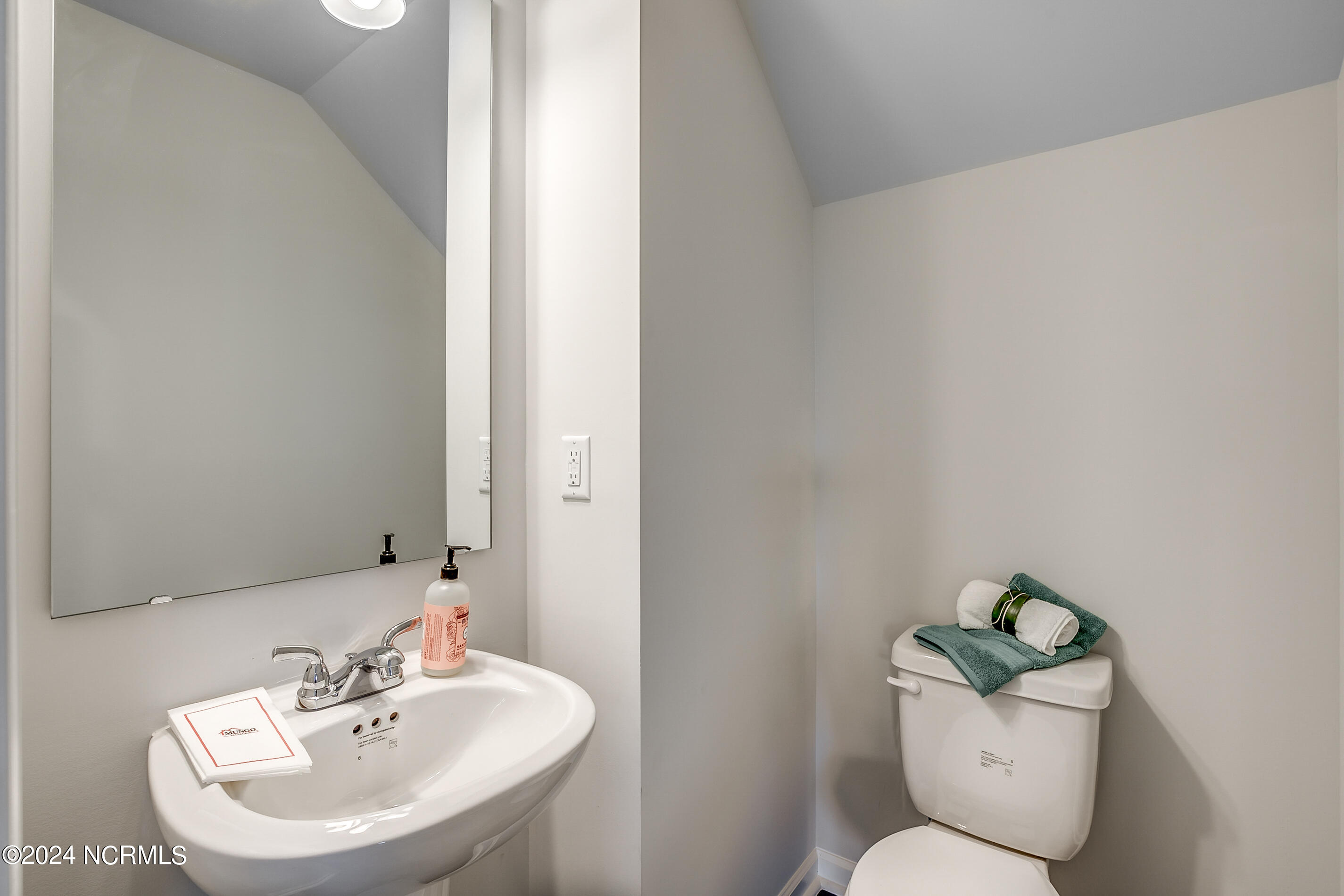 100567932 | Photo 21