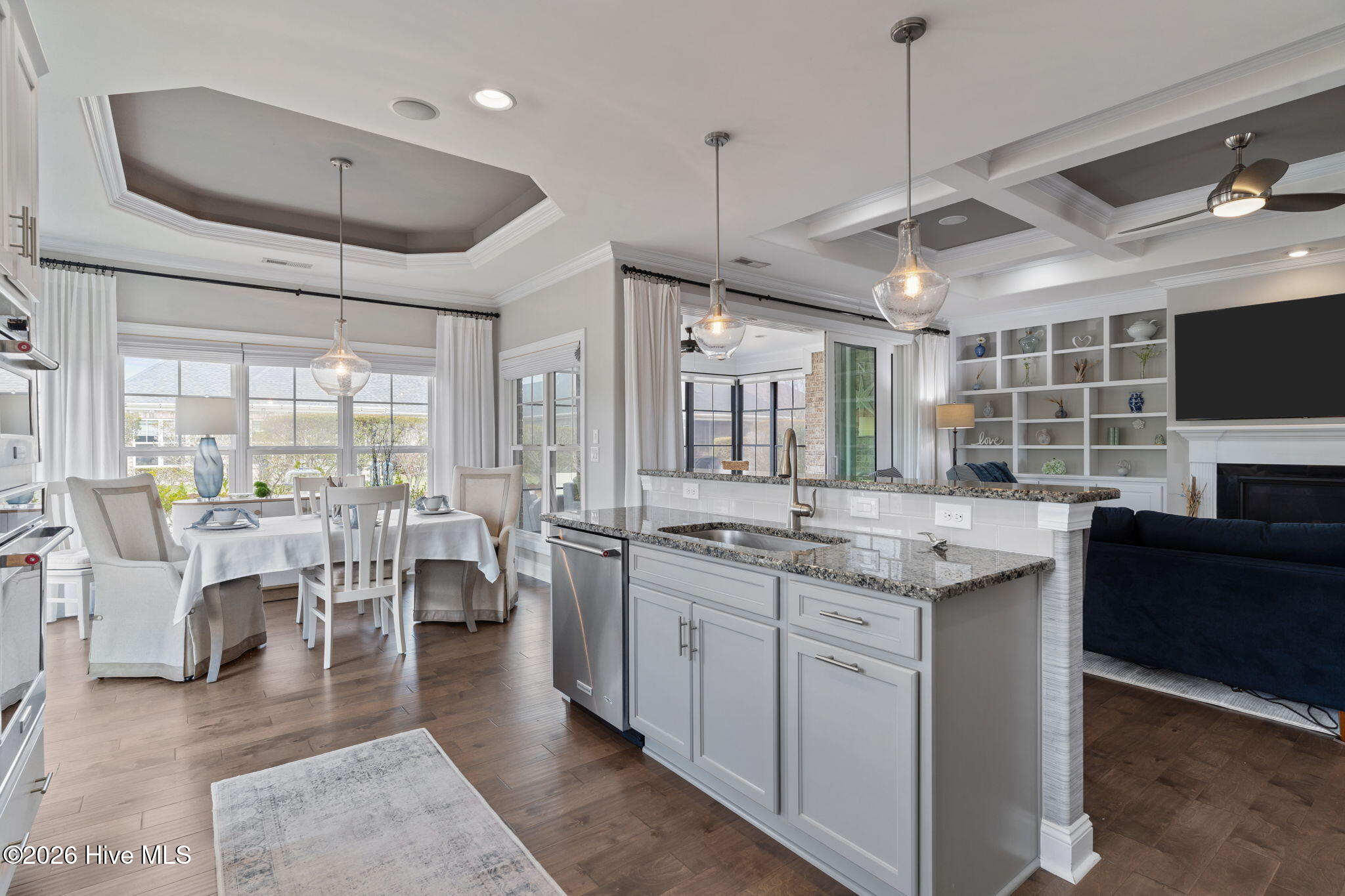 100560533 | Photo 14