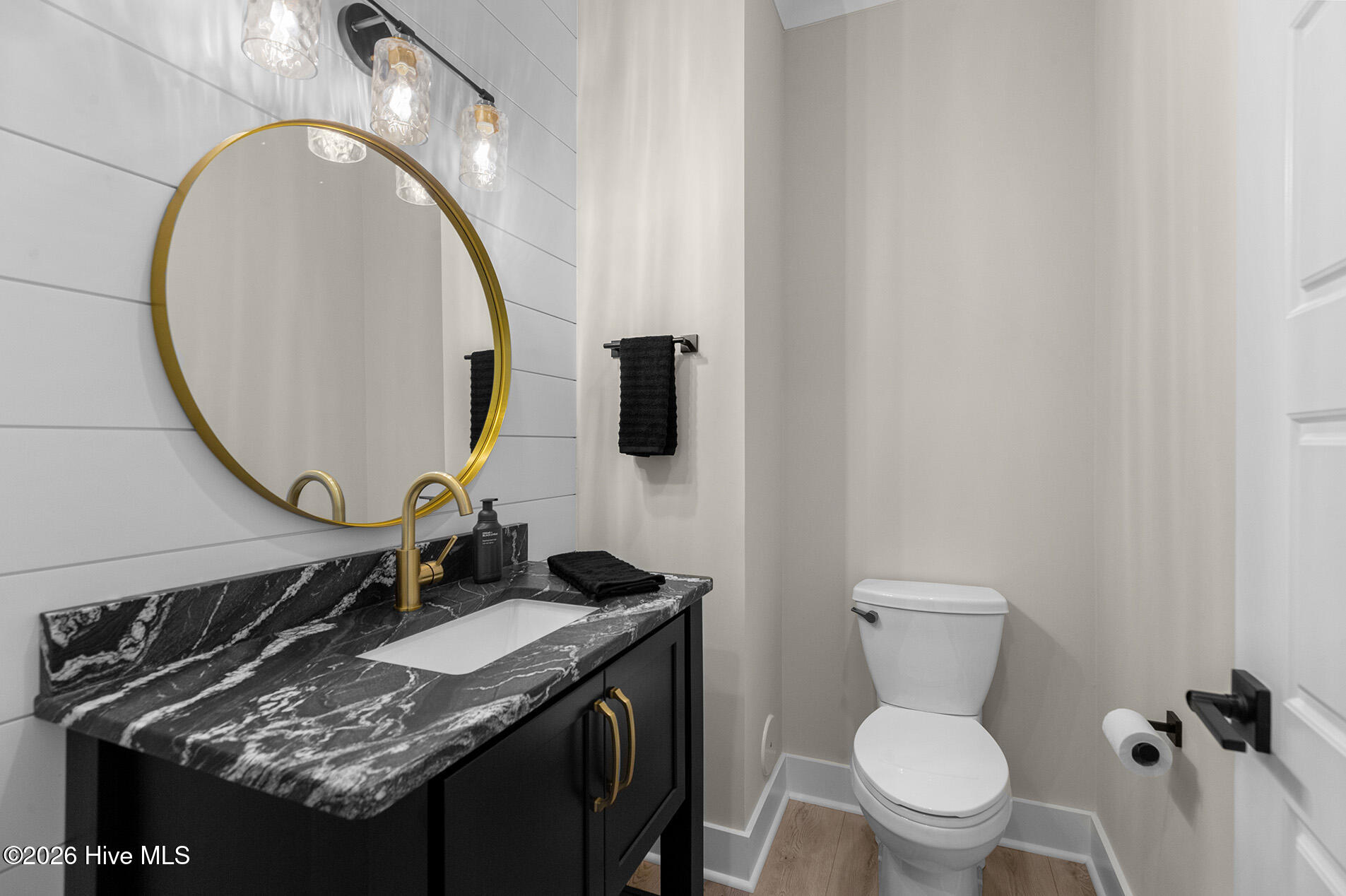 100555900 | Photo 11