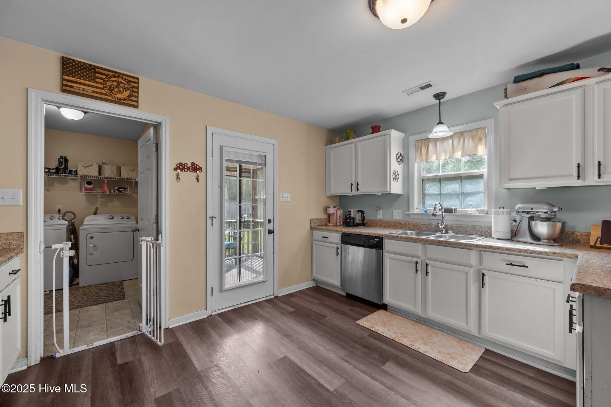 100557104 | Photo 47