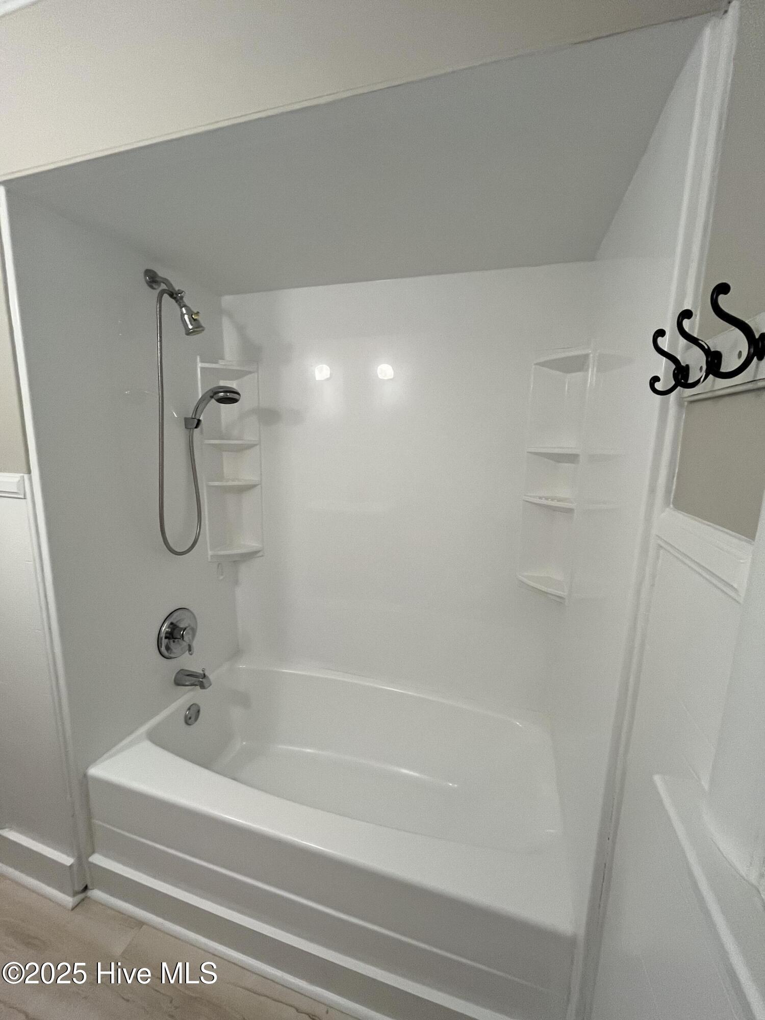 100546047 | Photo 18