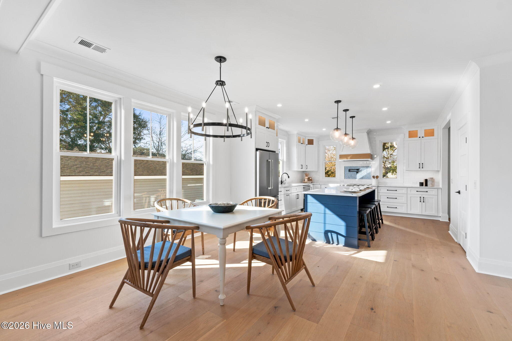 100548911 | Photo 44