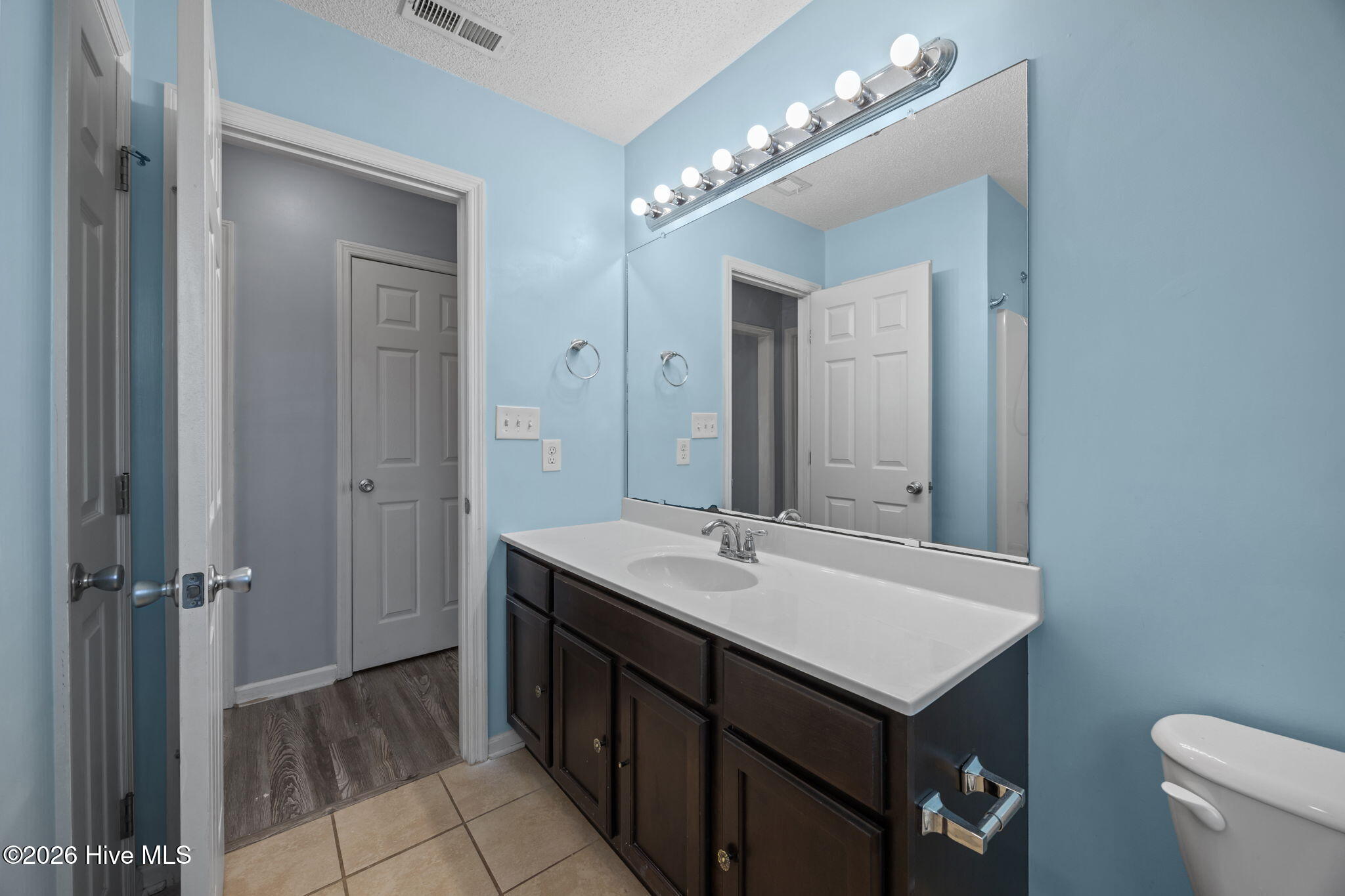 100557528 | Photo 24