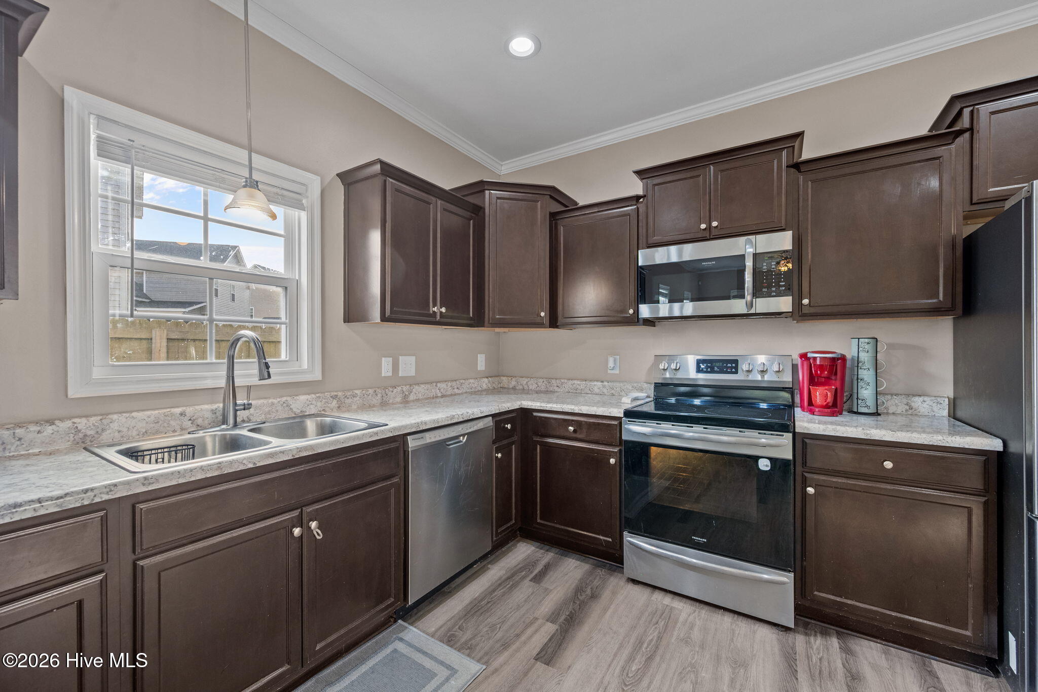 100549610 | Photo 13