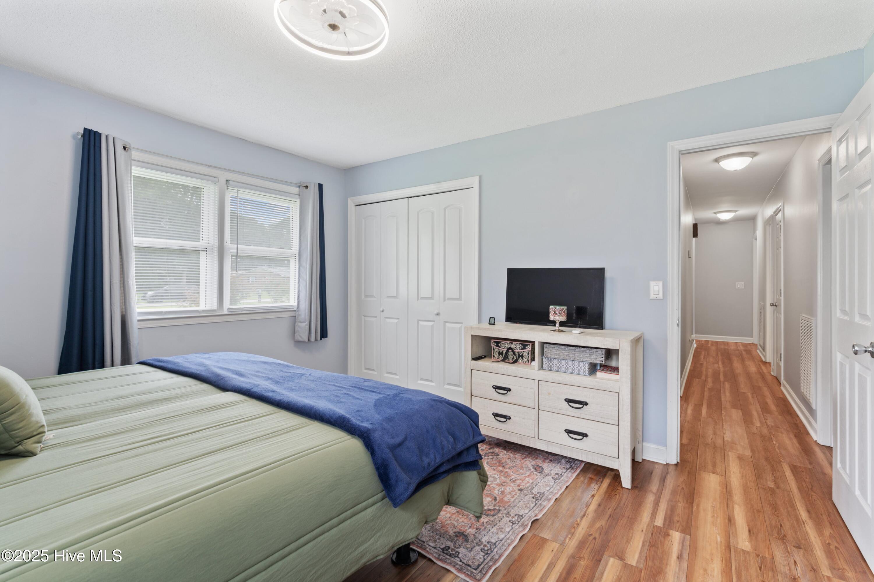 100526163 | Photo 27