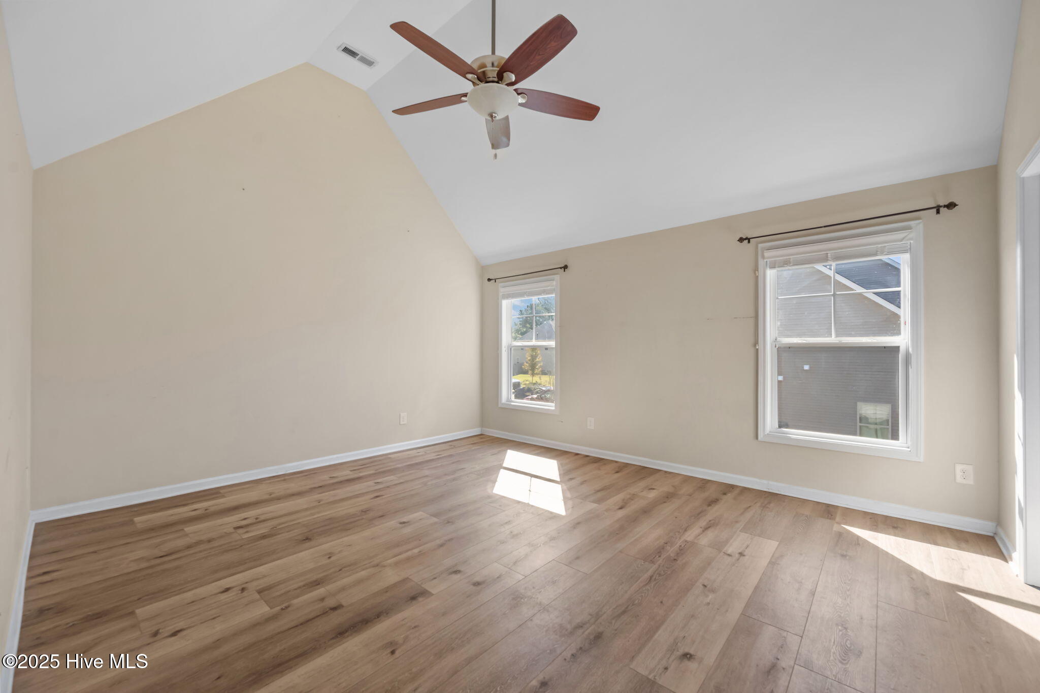 100538914 | Photo 19