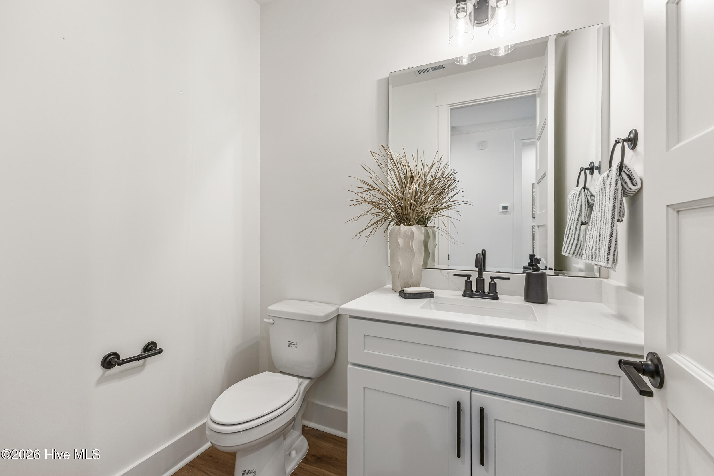 100561477 | Photo 36