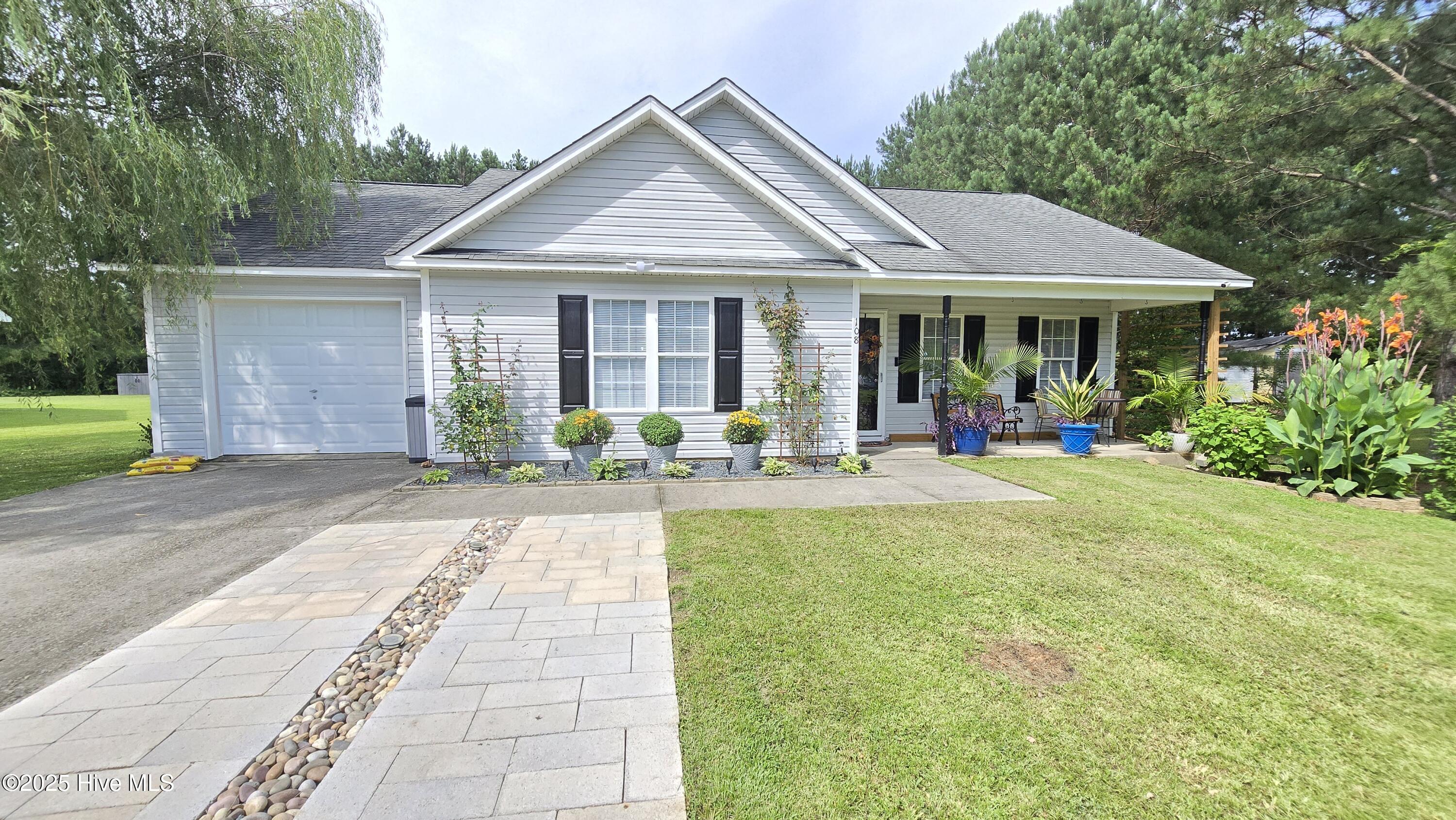 108 Willowbend Drive, Burgaw, NC 28425 – photo 5: 1000019860