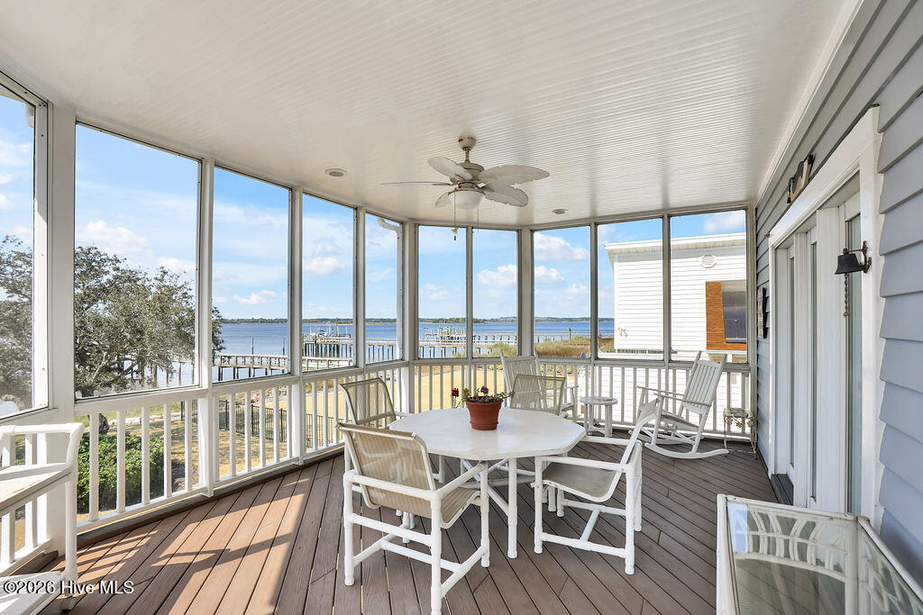 100563710 | Photo 49