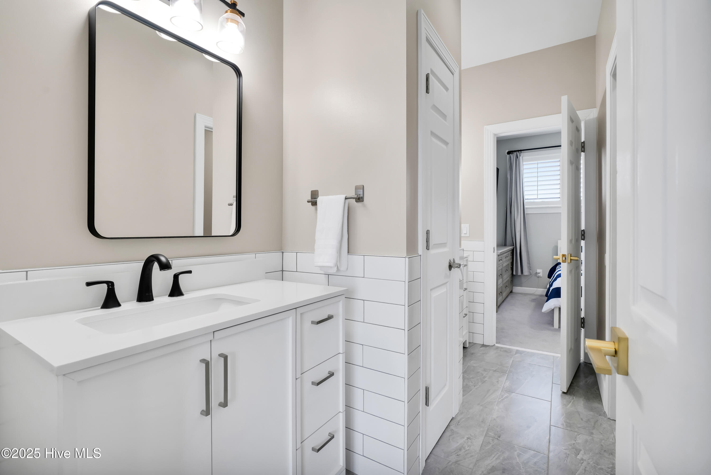 100557608 | Photo 27