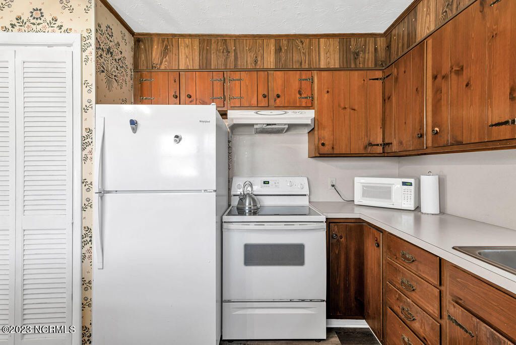 100550448 | Photo 12