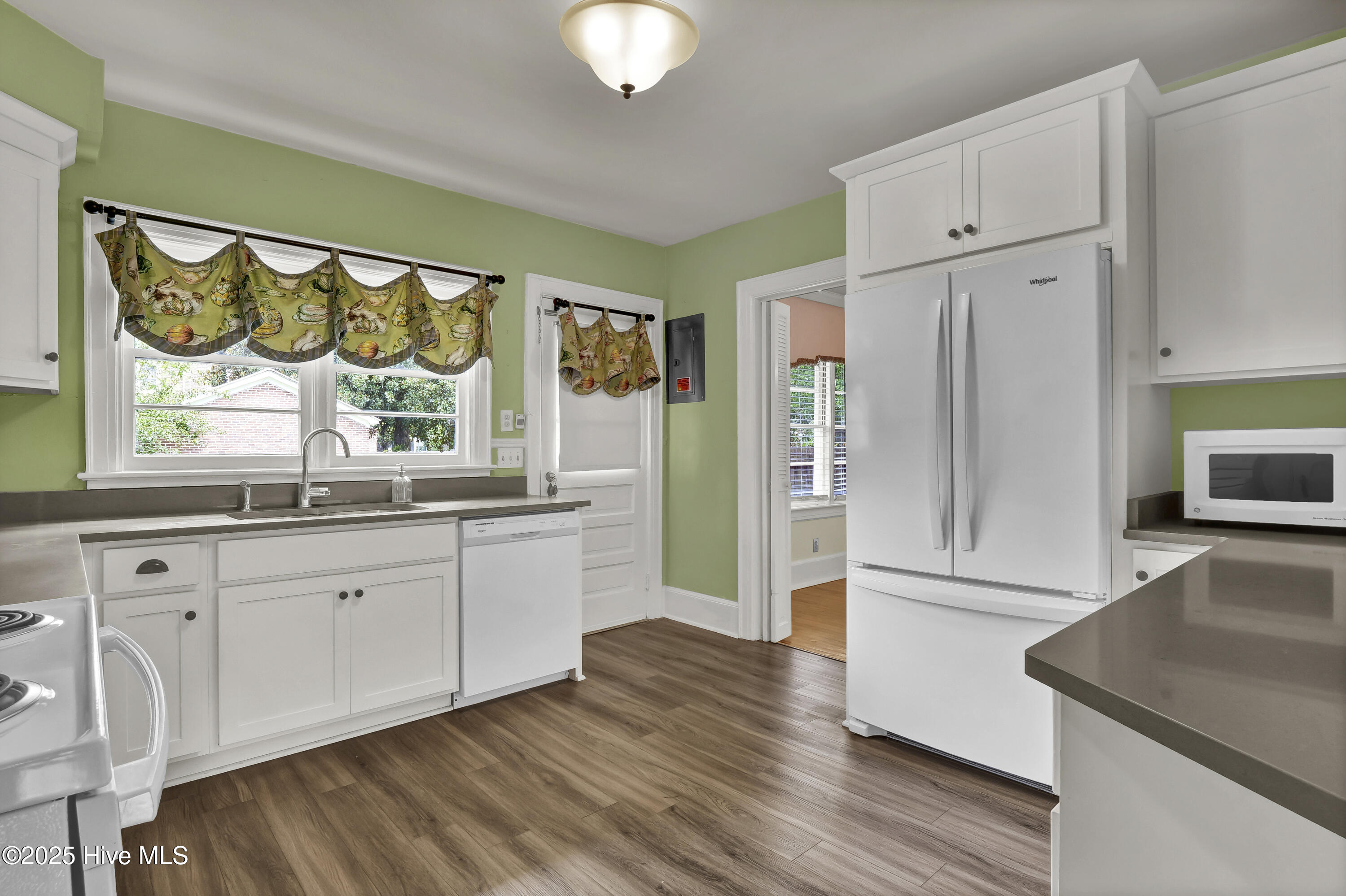 100564698 | Photo 16