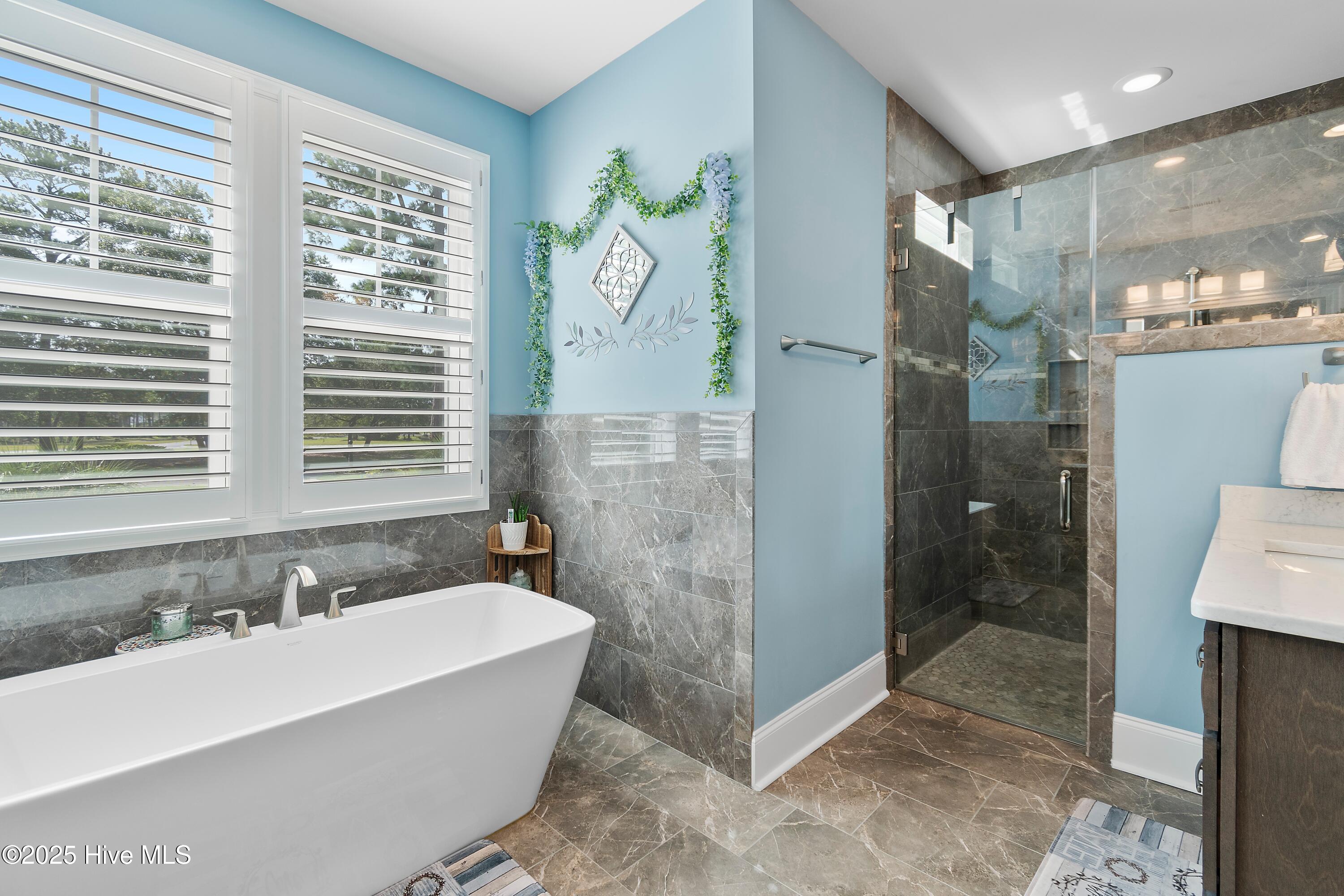 100518411 | Photo 28