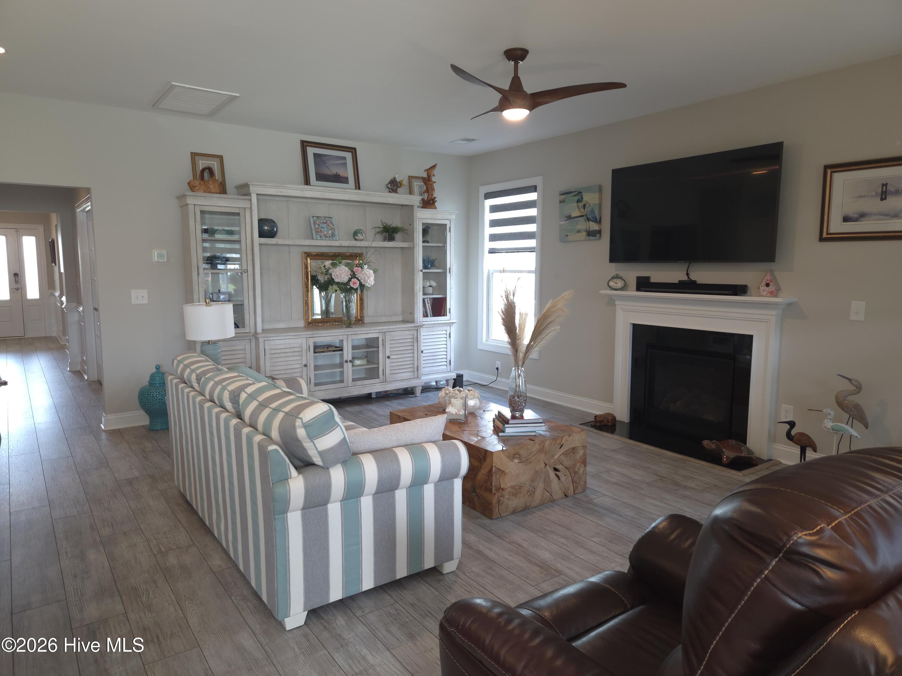 100566407 | Photo 17