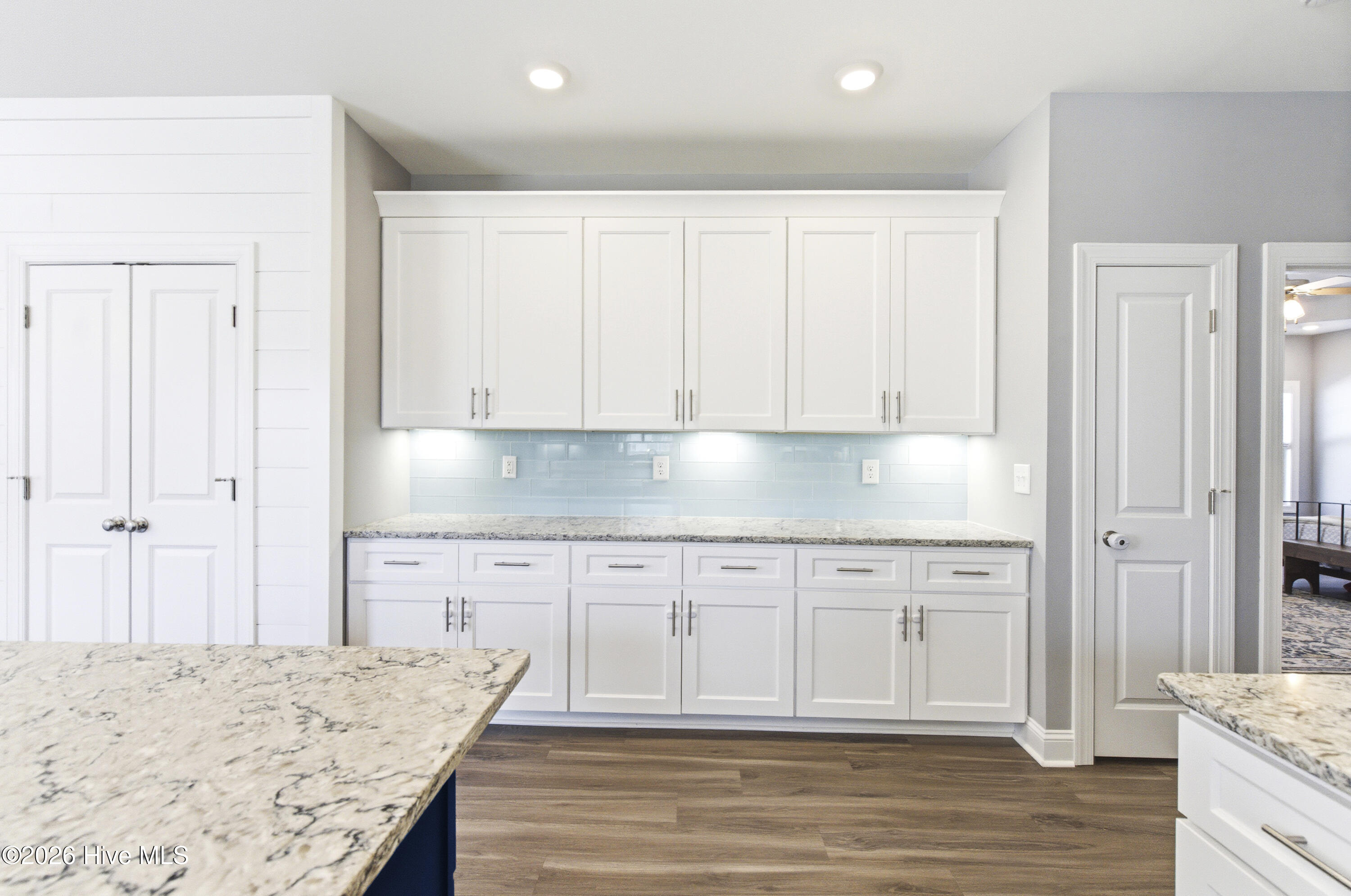 100568018 | Photo 29