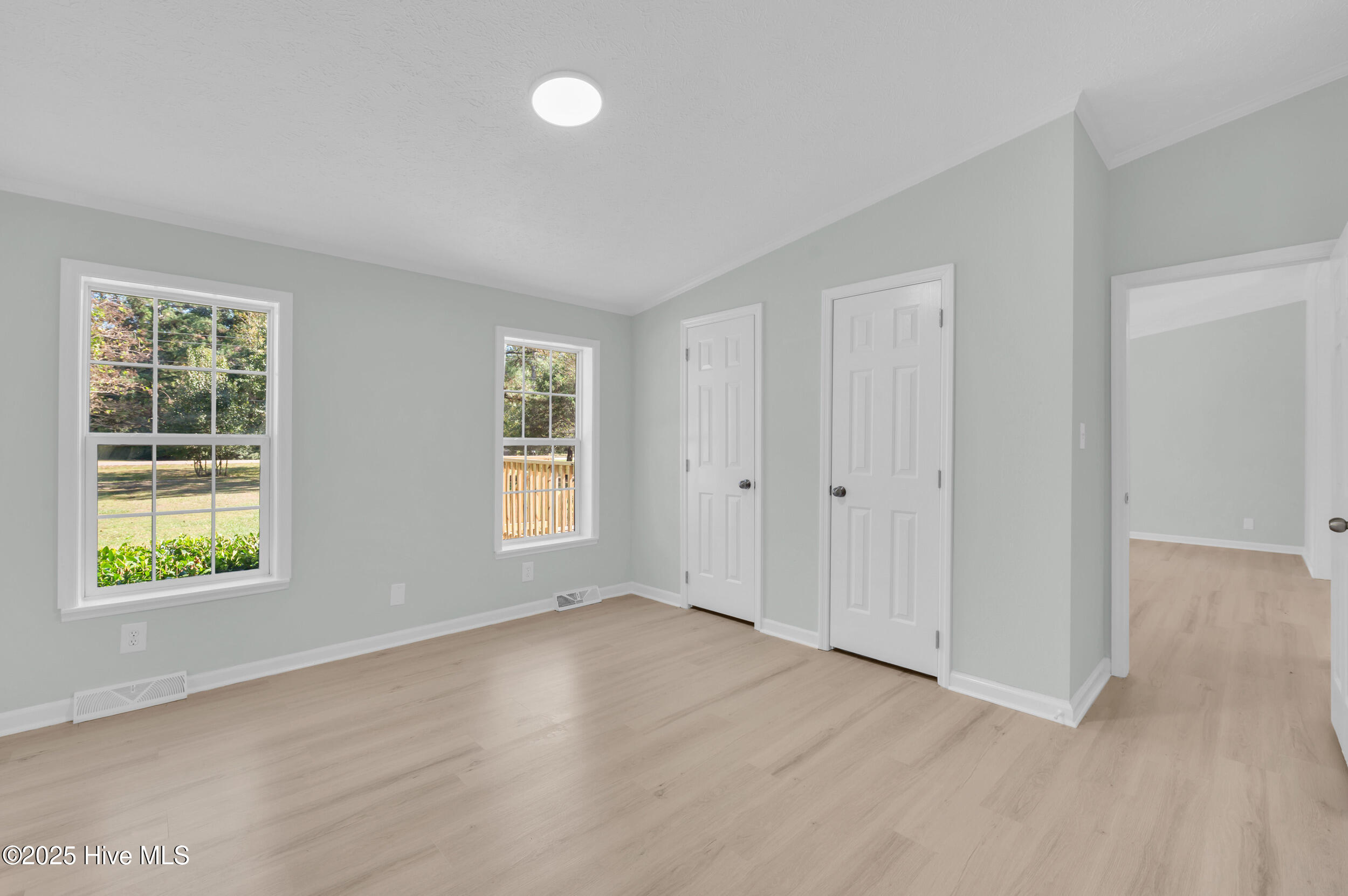 100537277 | Photo 21