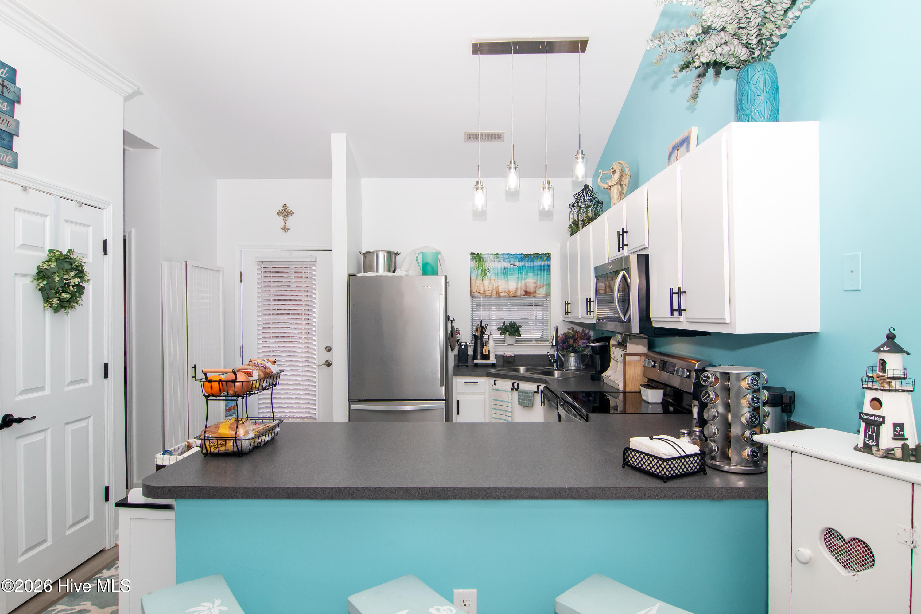 100549020 | Photo 11