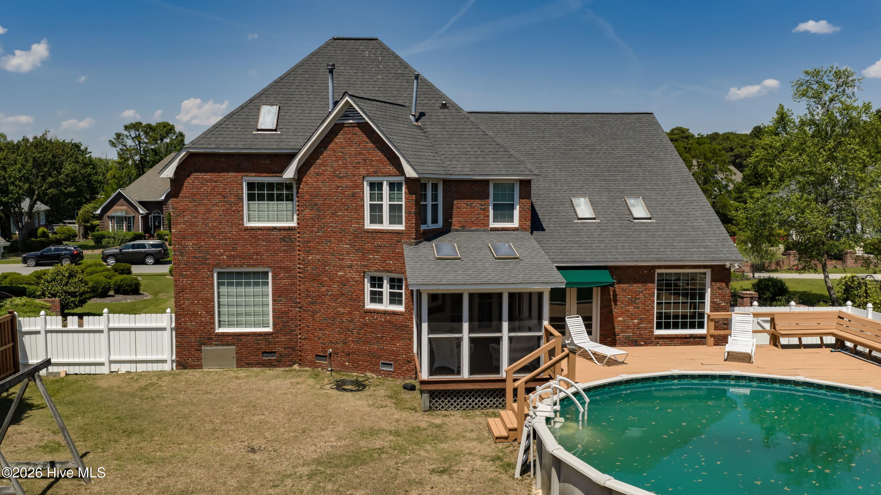 100570171 | Photo 35