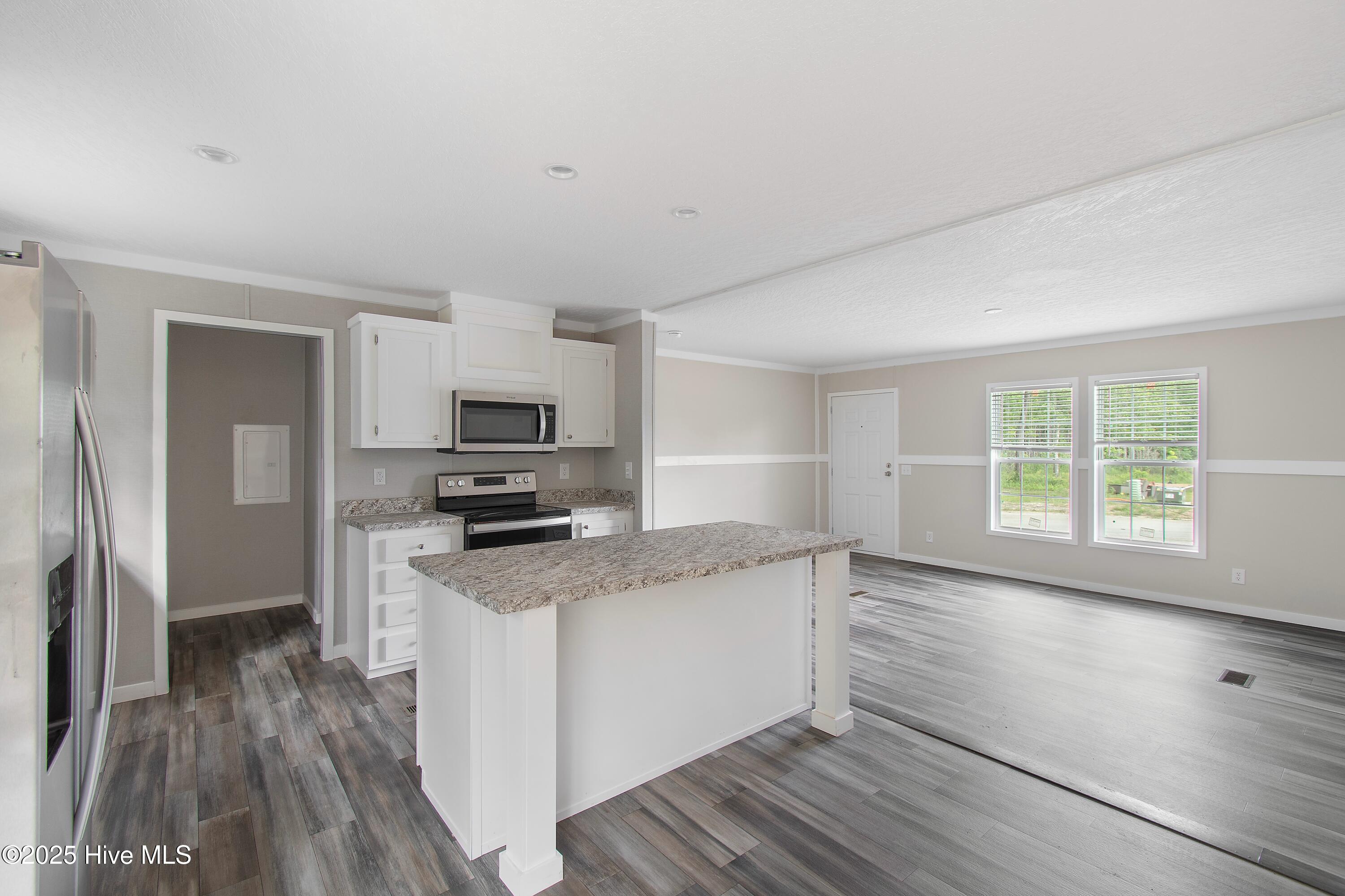 100542017 | Photo 10