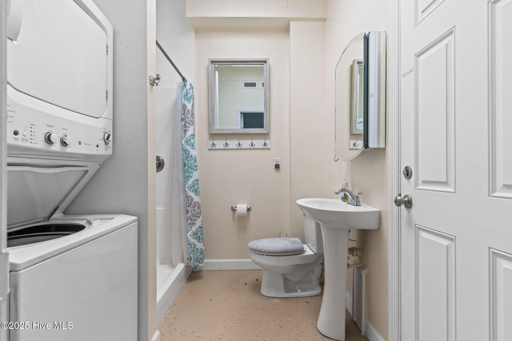 100542158 | Photo 56