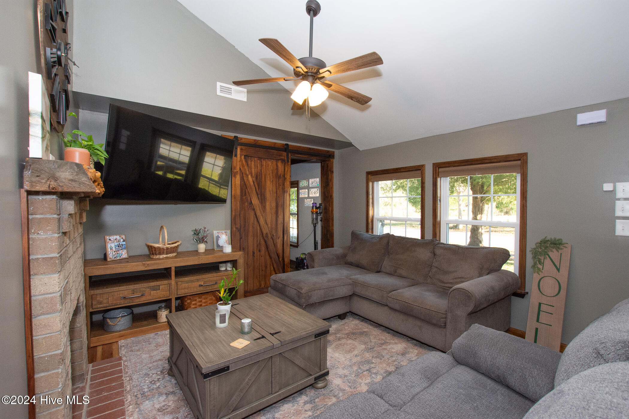 100552342 | Photo 10