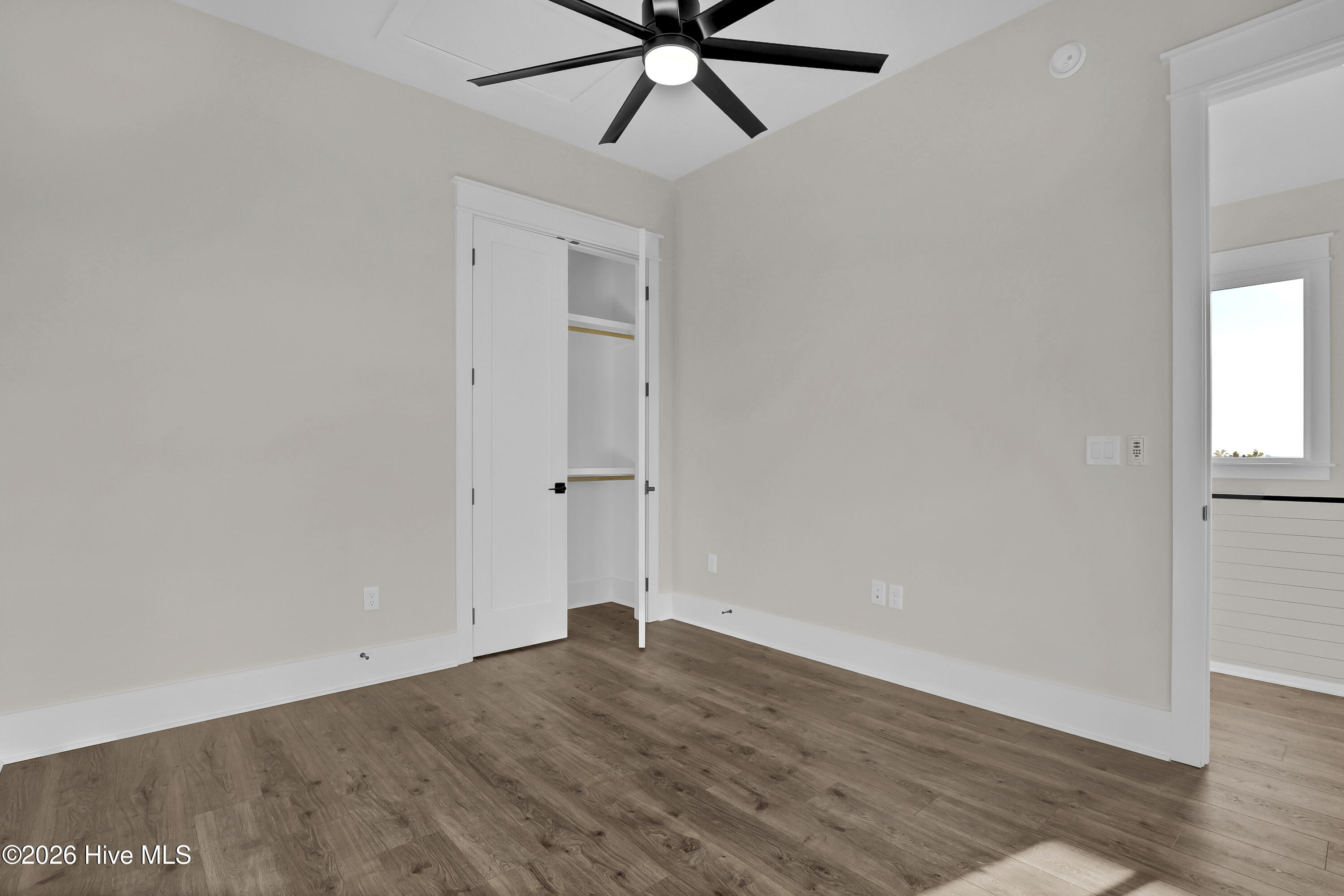 100556414 | Photo 27