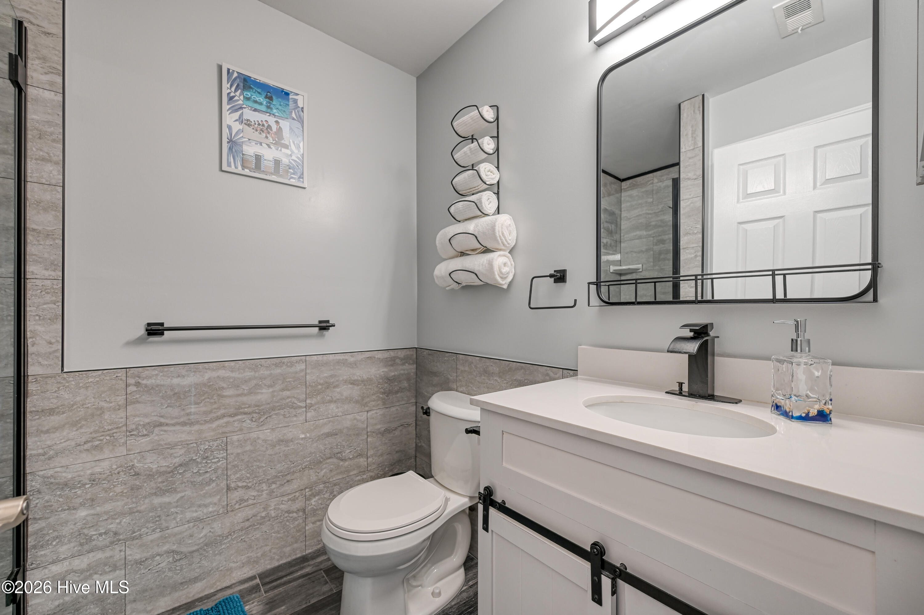 100568256 | Photo 45