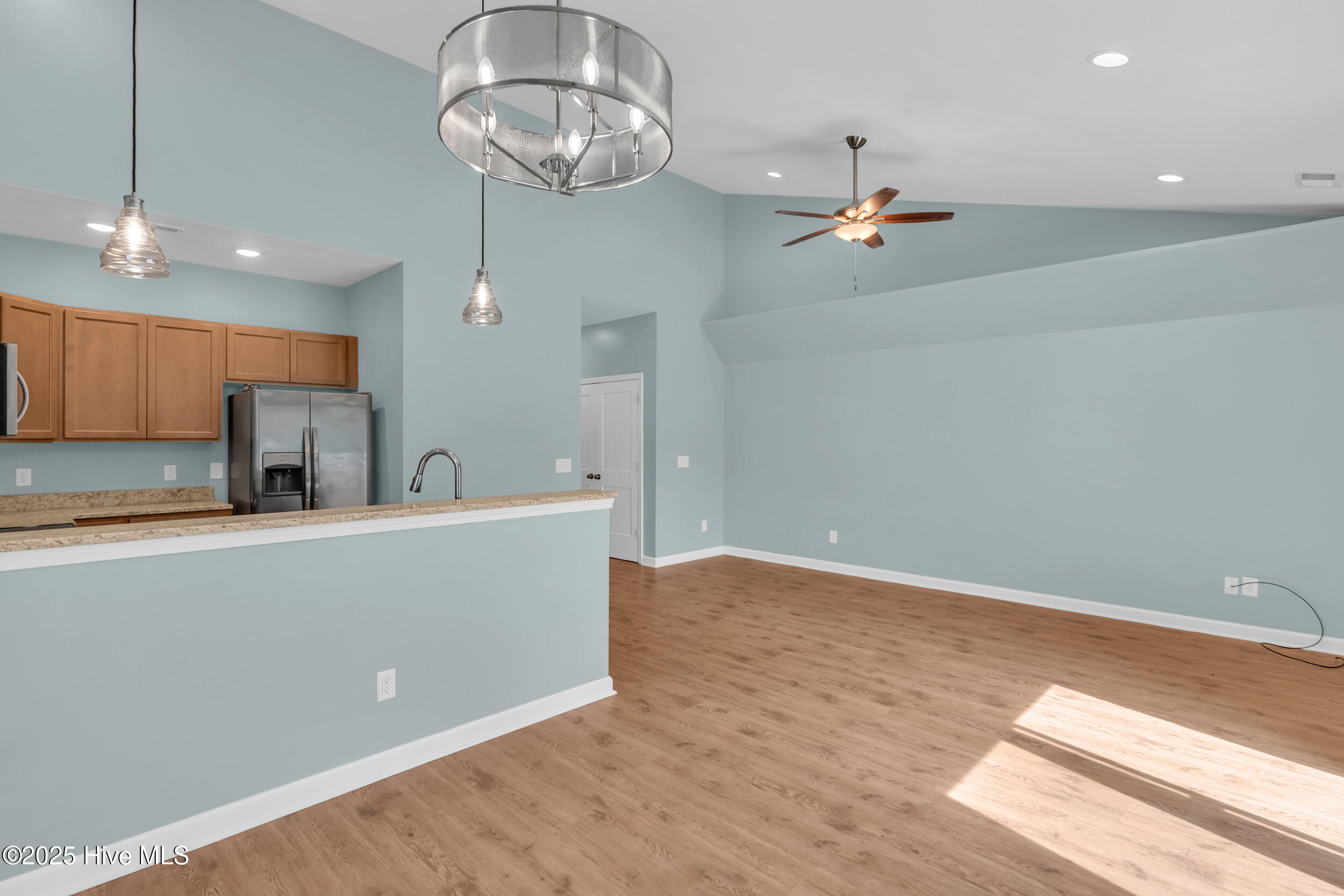 100549260 | Photo 17