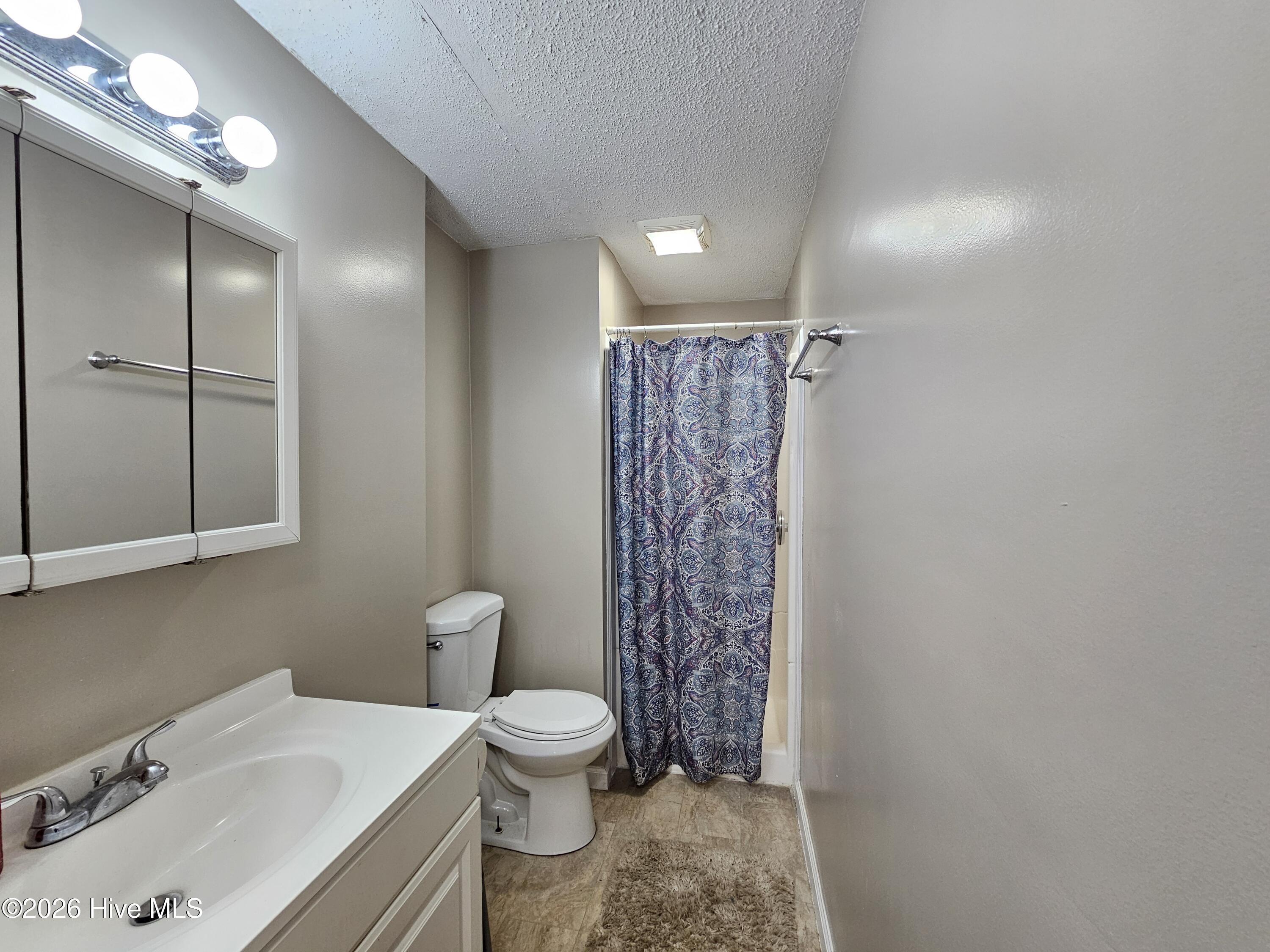 100561319 | Photo 36