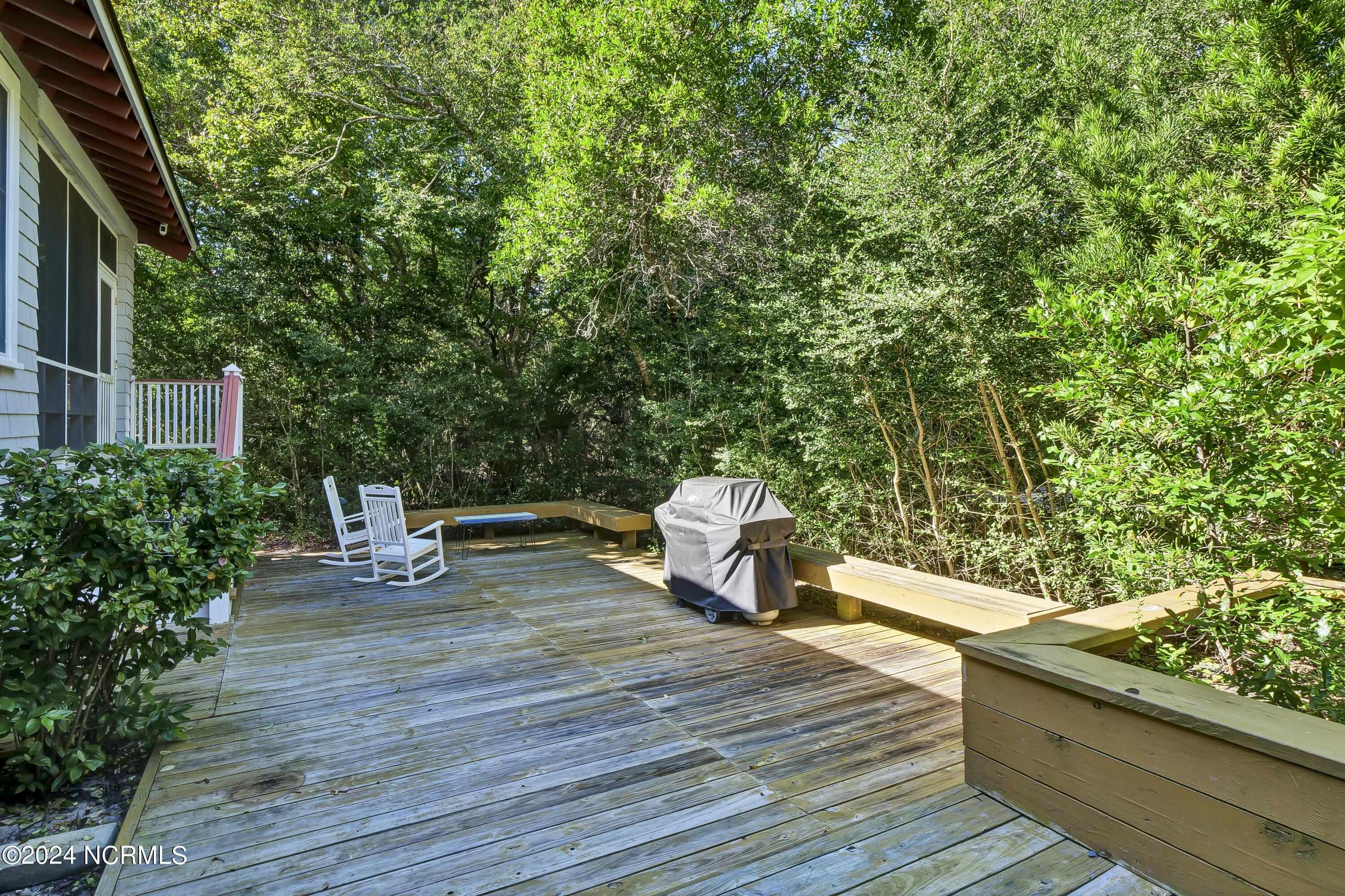 100468898 | Photo 46