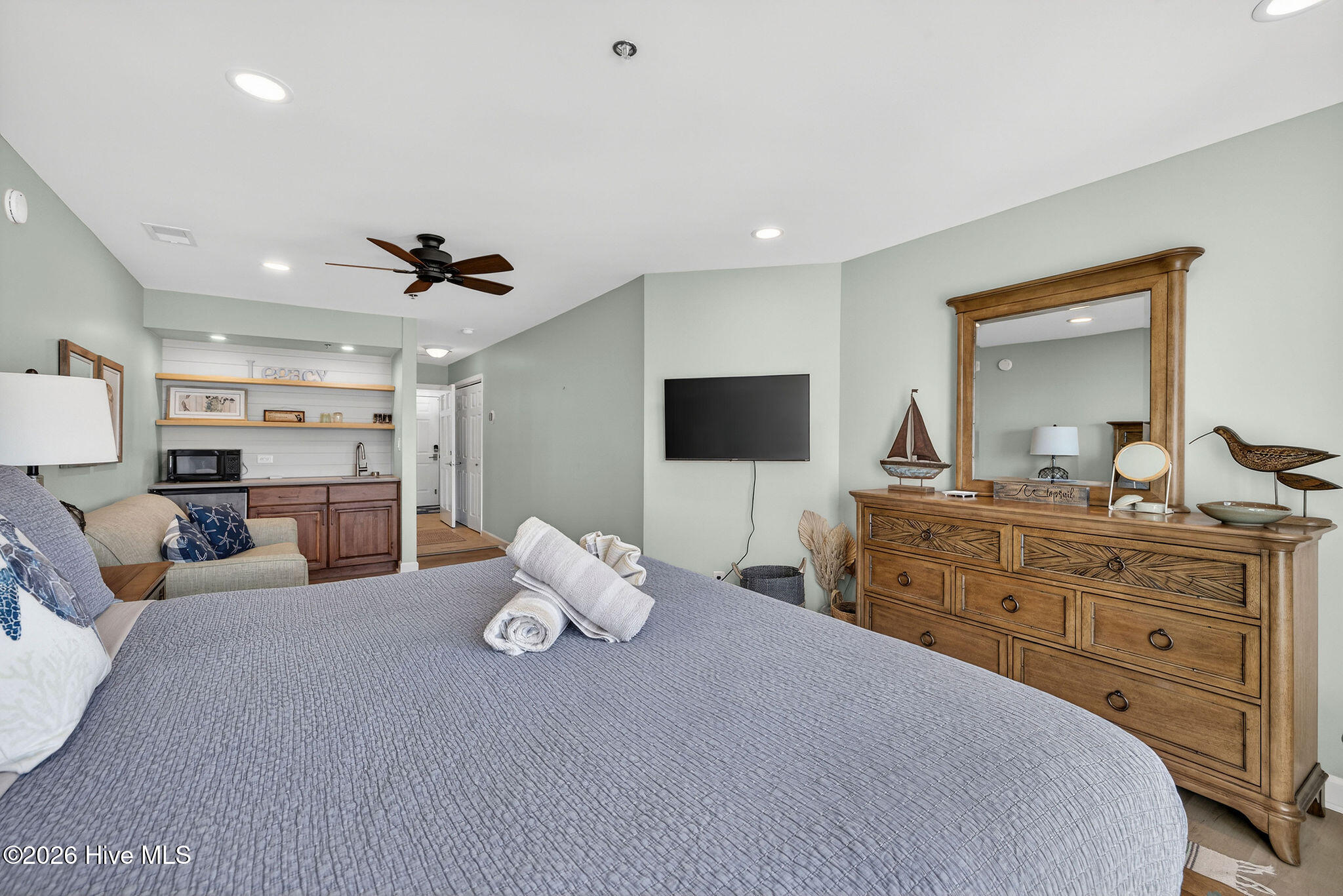 100549850 | Photo 18