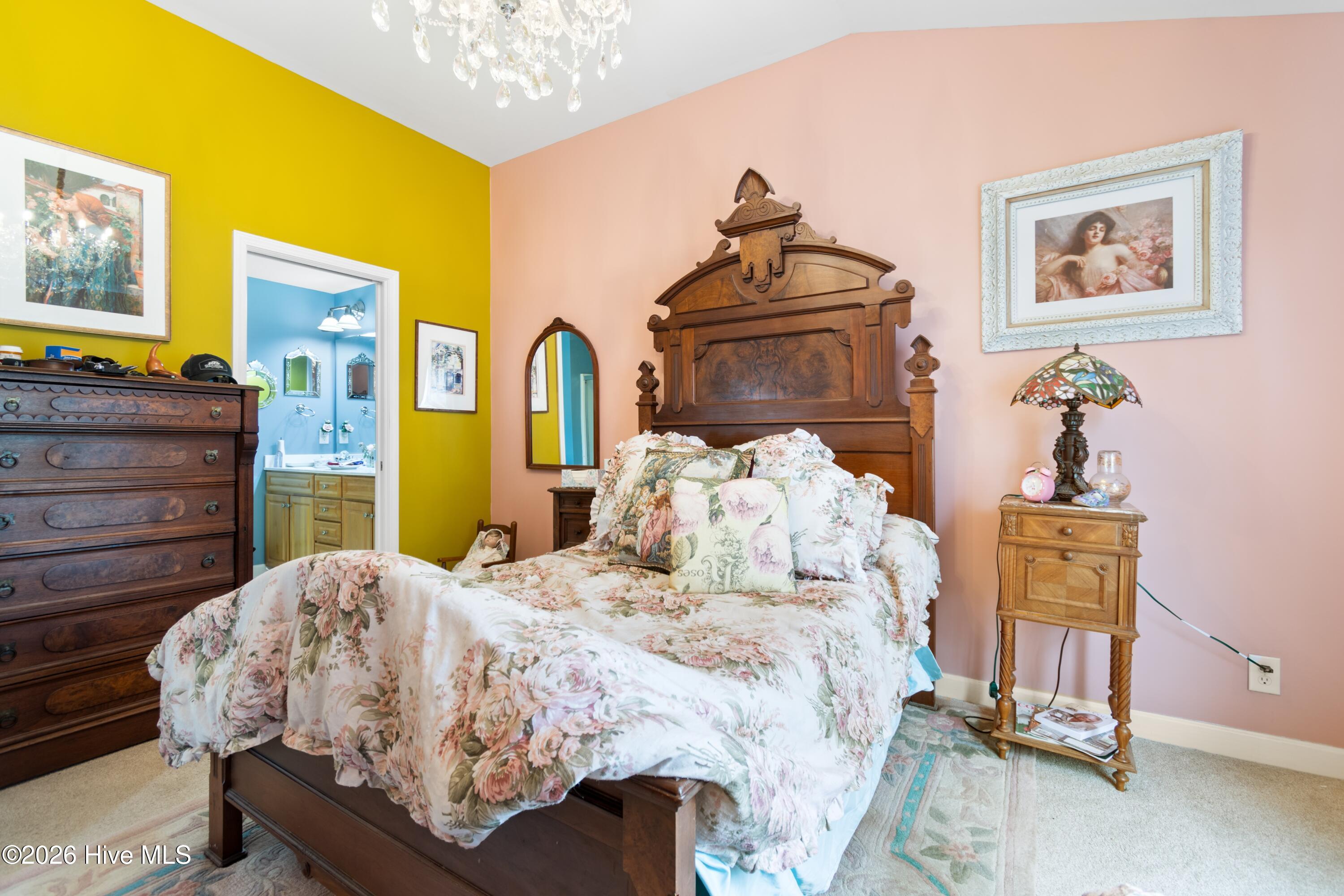 100560403 | Photo 16