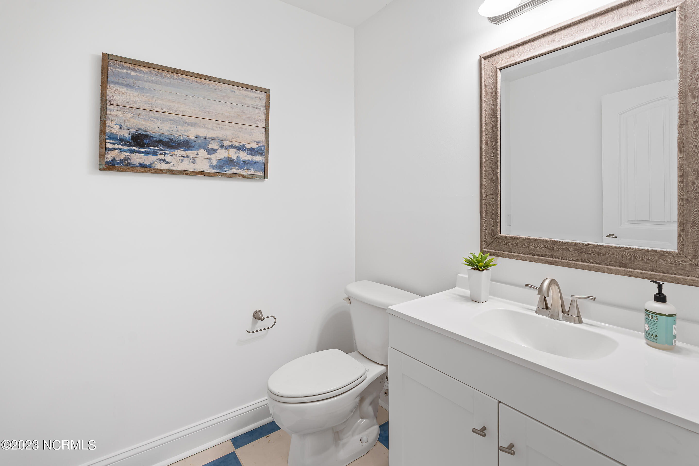 100525018 | Photo 24