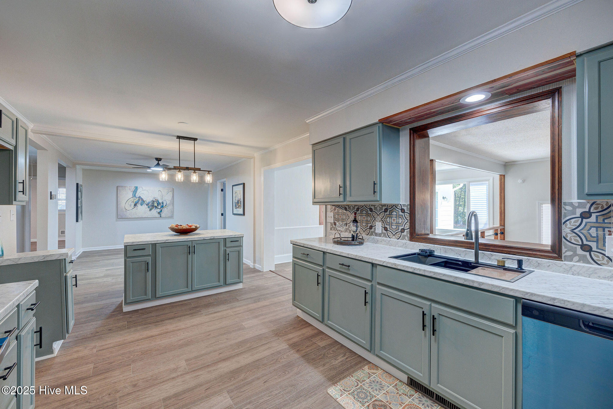 100534664 | Photo 15