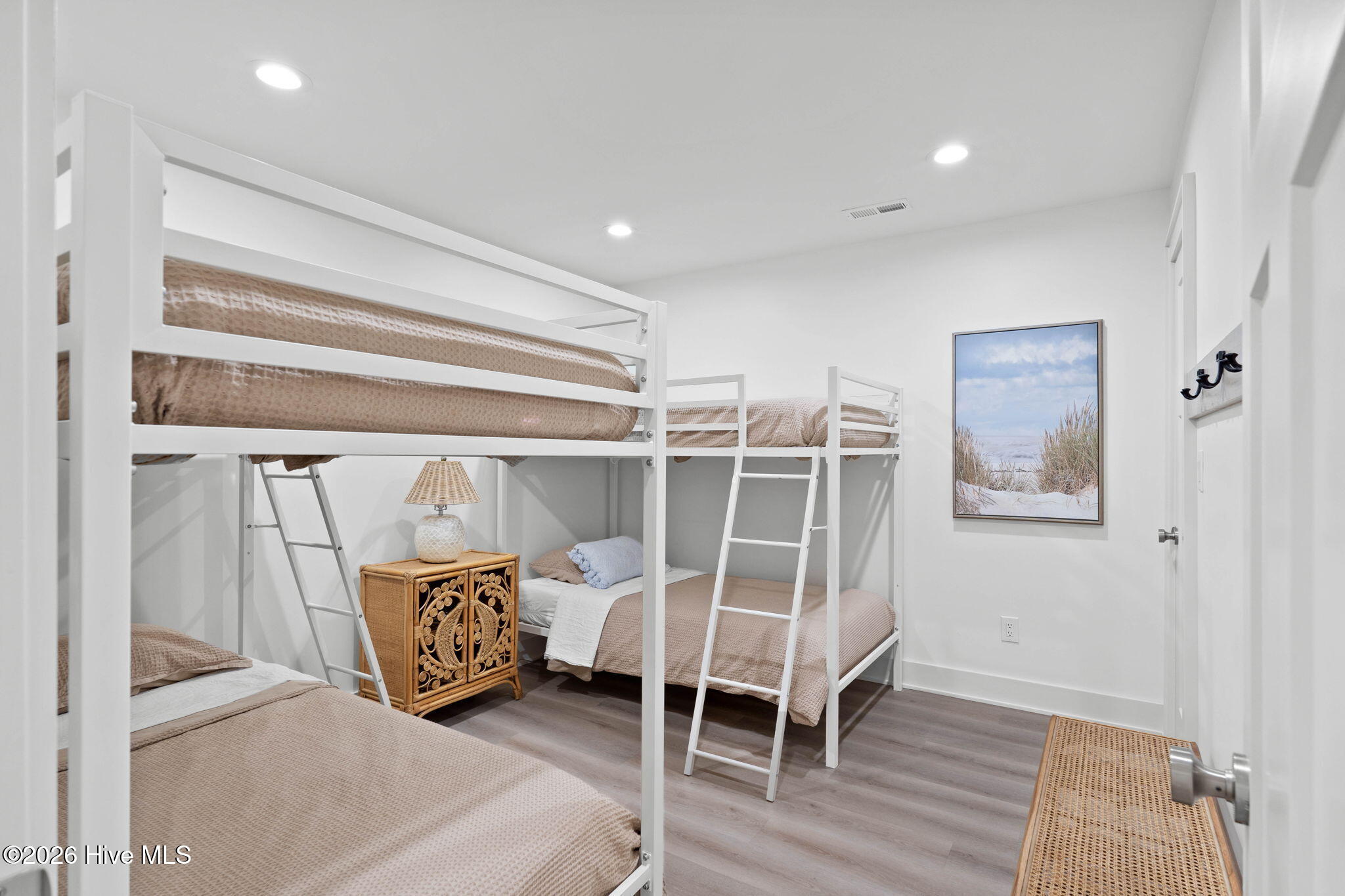 100565975 | Photo 22