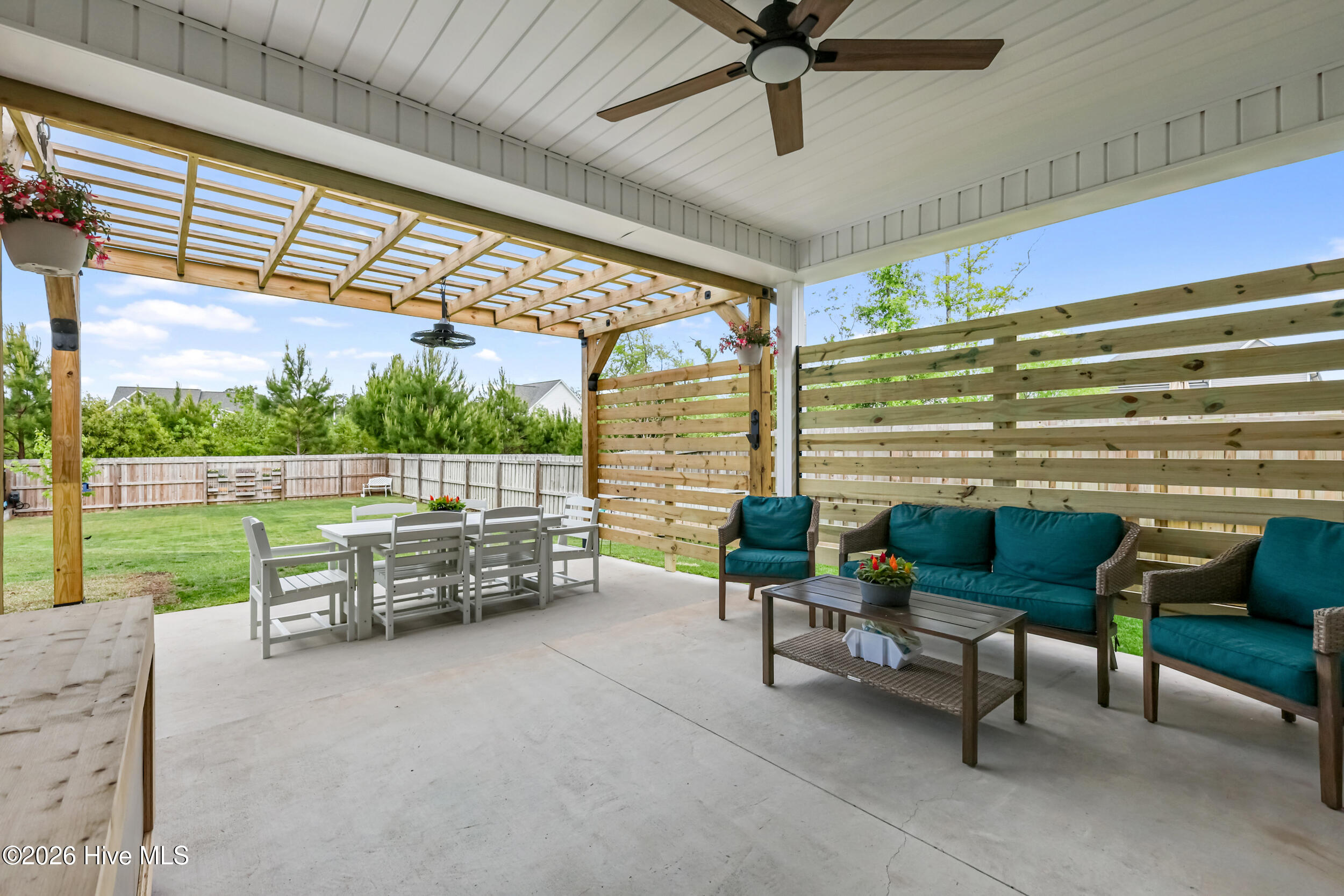 100569219 | Photo 36