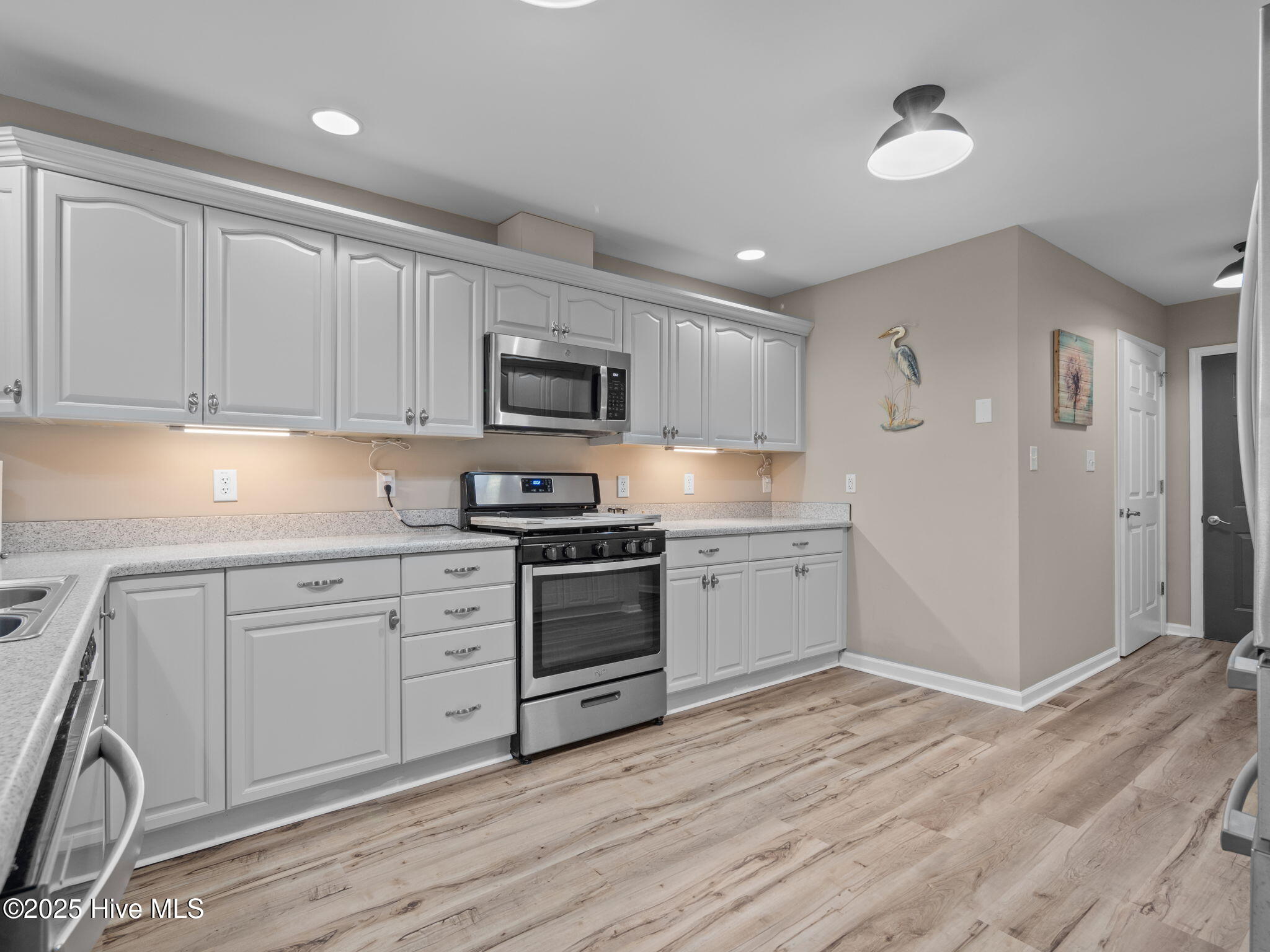 303 Robert Scott Circle, Swansboro, NC 28584 – photo 13: 37-web-or-mls-P8190204